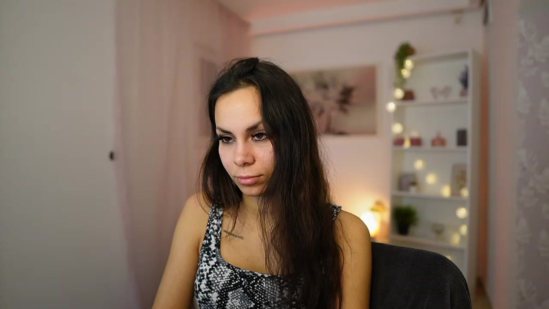 Gallery image thumbnail from Kyra_Angel's myfreecams stream on, 02/13/2024, 24:16 image 20 of 20