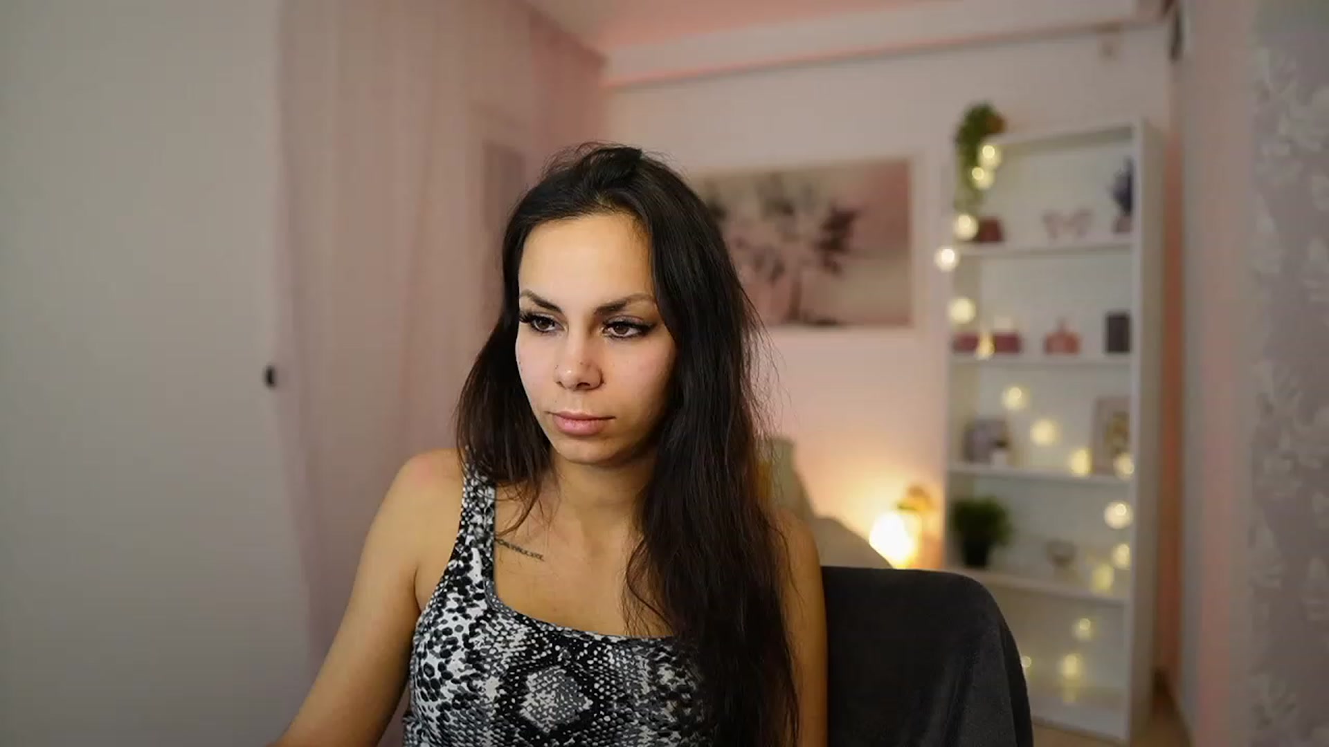 Gallery image thumbnail from Kyra_Angel's myfreecams stream on, 02/13/2024, 24:16 image 12 of 20
