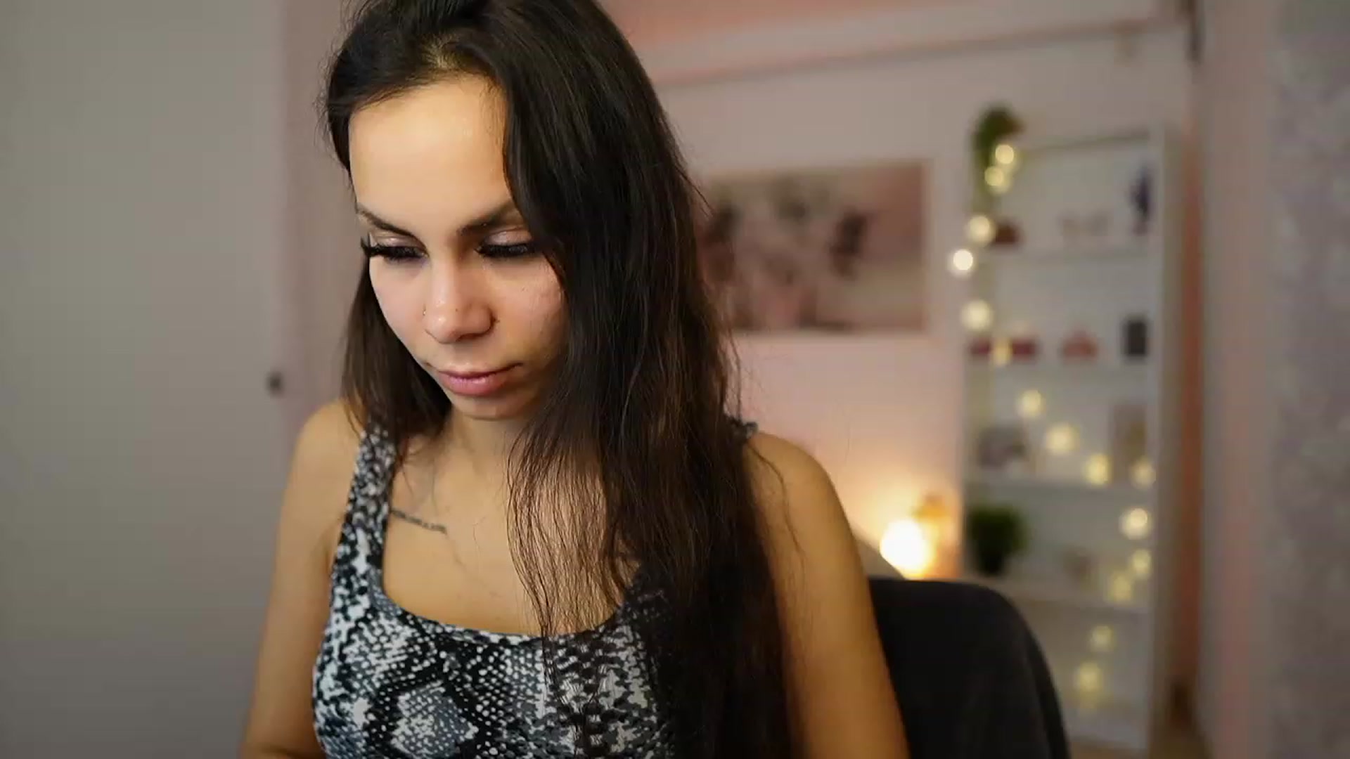 Gallery image thumbnail from Kyra_Angel's myfreecams stream on, 02/13/2024, 24:16 image 2 of 20