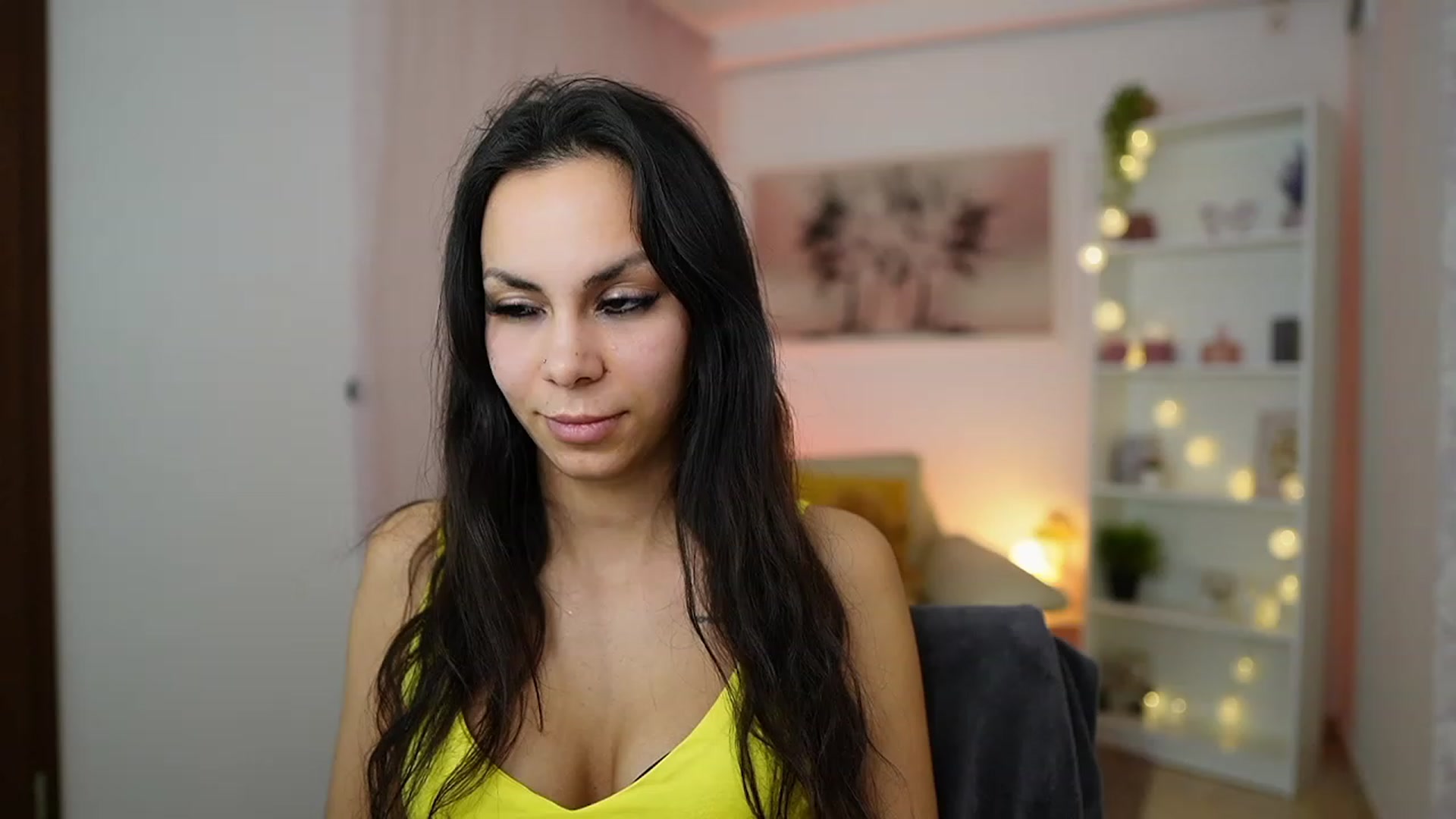 Gallery image thumbnail from Kyra_Angel's myfreecams stream on, 02/14/2024, 21:14 image 19 of 20