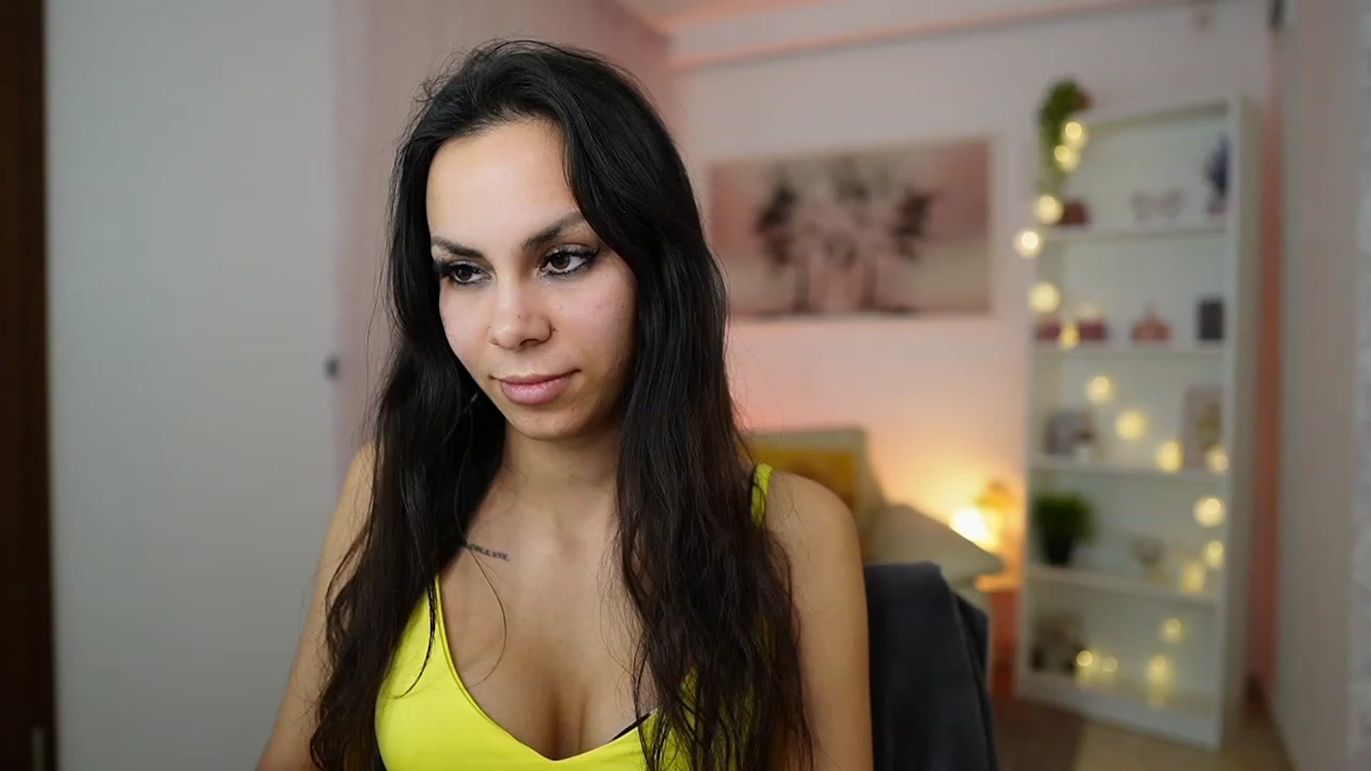 Gallery image thumbnail from Kyra_Angel's myfreecams stream on, 02/14/2024, 21:14 image 8 of 20