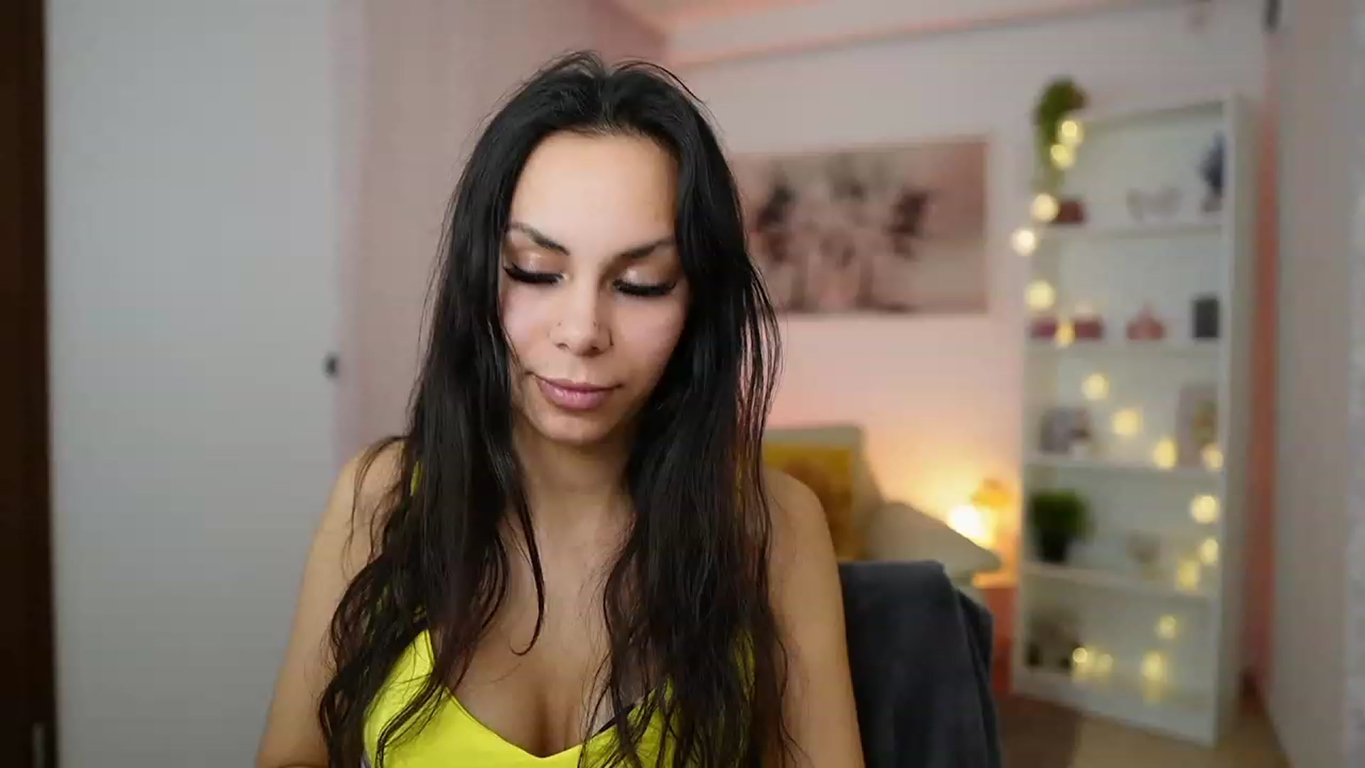 Gallery image thumbnail from Kyra_Angel's myfreecams stream on, 02/14/2024, 21:14 image 12 of 20
