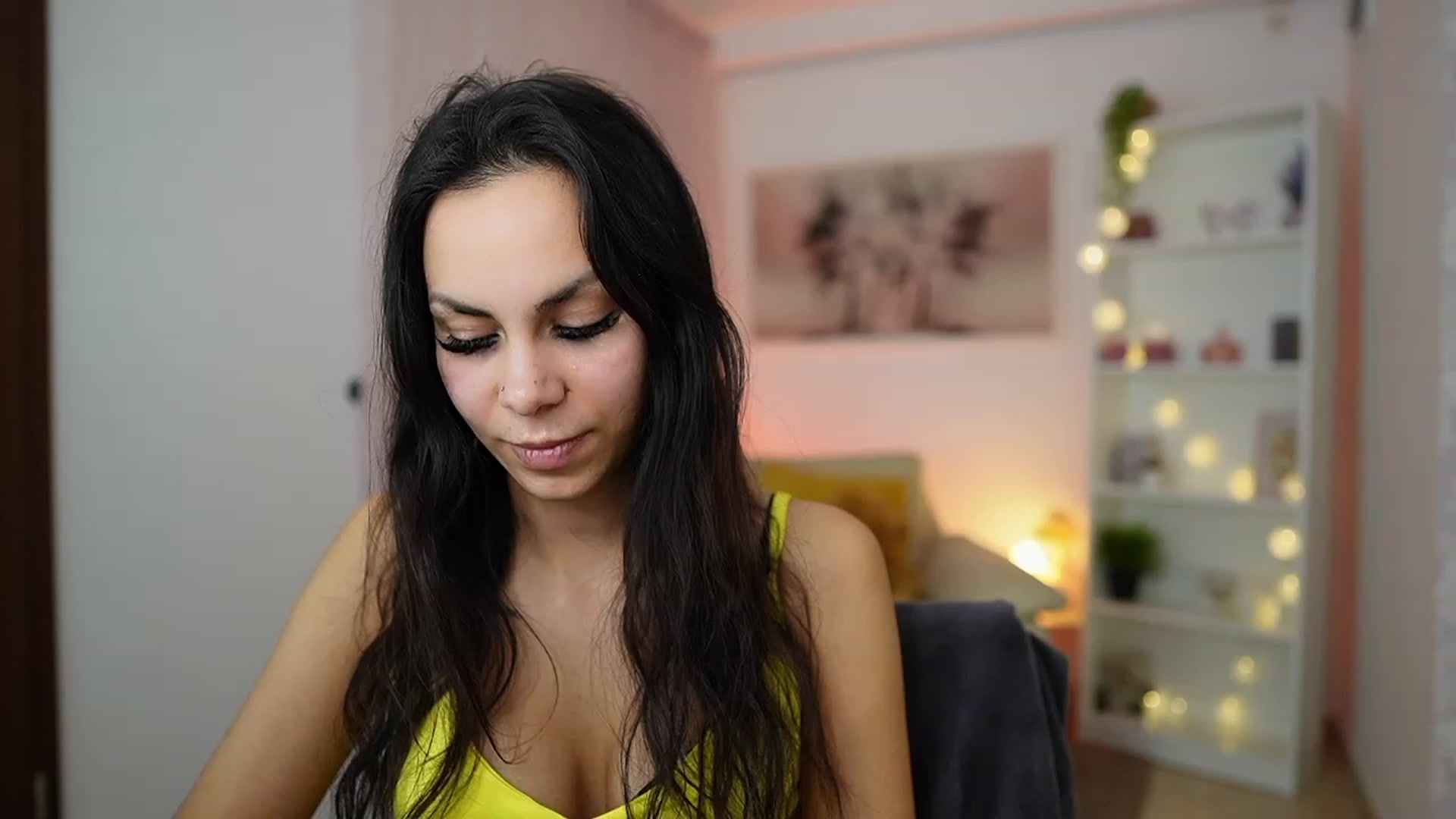 Gallery image thumbnail from Kyra_Angel's myfreecams stream on, 02/14/2024, 21:14 image 11 of 20