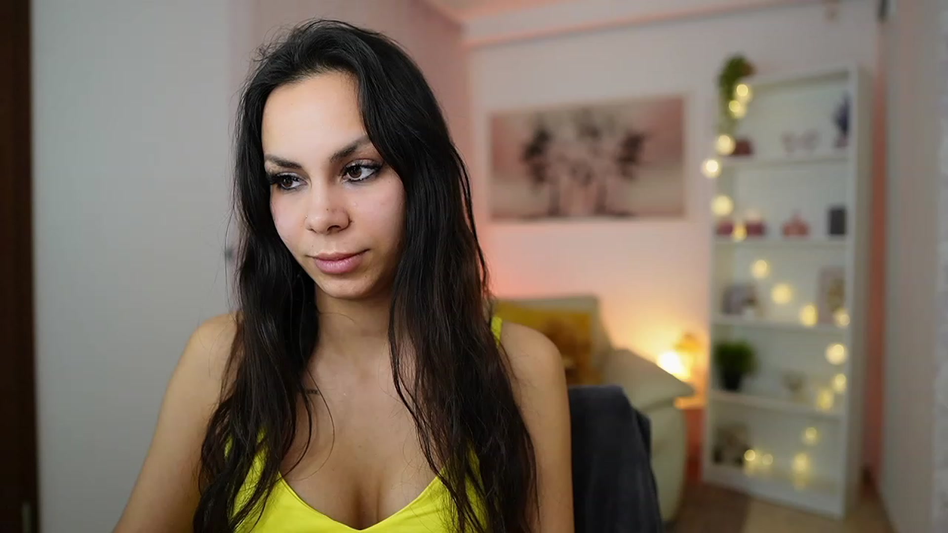 Gallery image thumbnail from Kyra_Angel's myfreecams stream on, 02/14/2024, 21:14 image 2 of 20