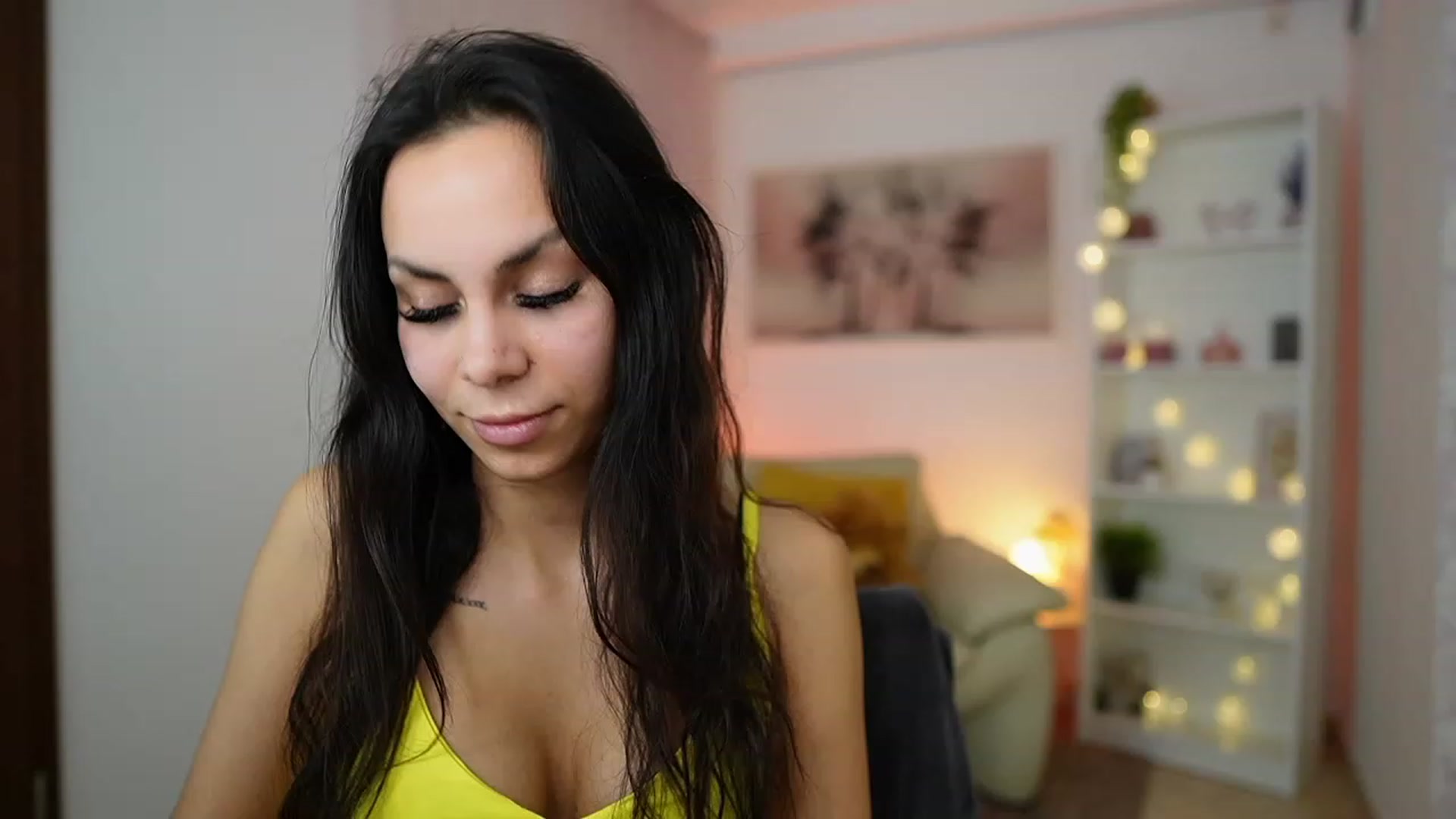 Gallery image thumbnail from Kyra_Angel's myfreecams stream on, 02/14/2024, 21:14 image 3 of 20