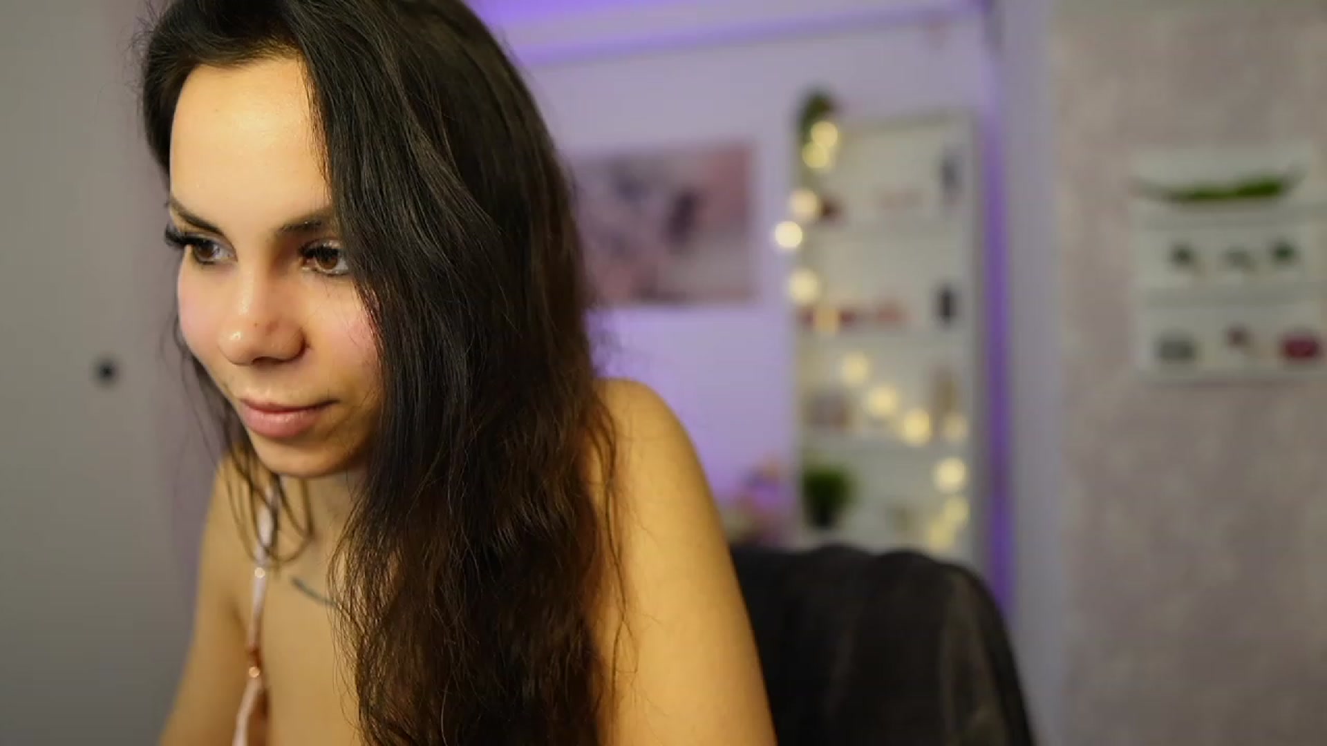 Gallery image thumbnail from Kyra_Angel's myfreecams stream on, 02/20/2024, 20:59 image 20 of 20