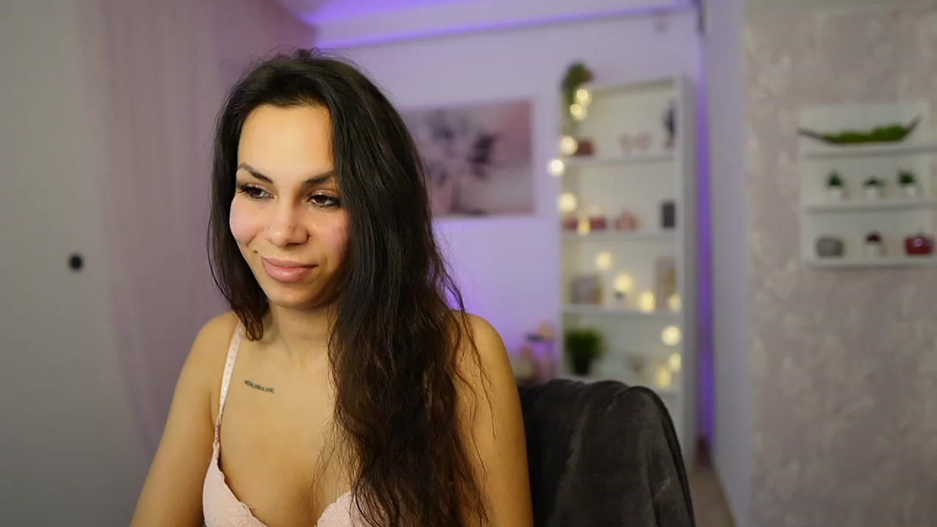 Gallery image thumbnail from Kyra_Angel's myfreecams stream on, 02/20/2024, 20:59 image 11 of 20