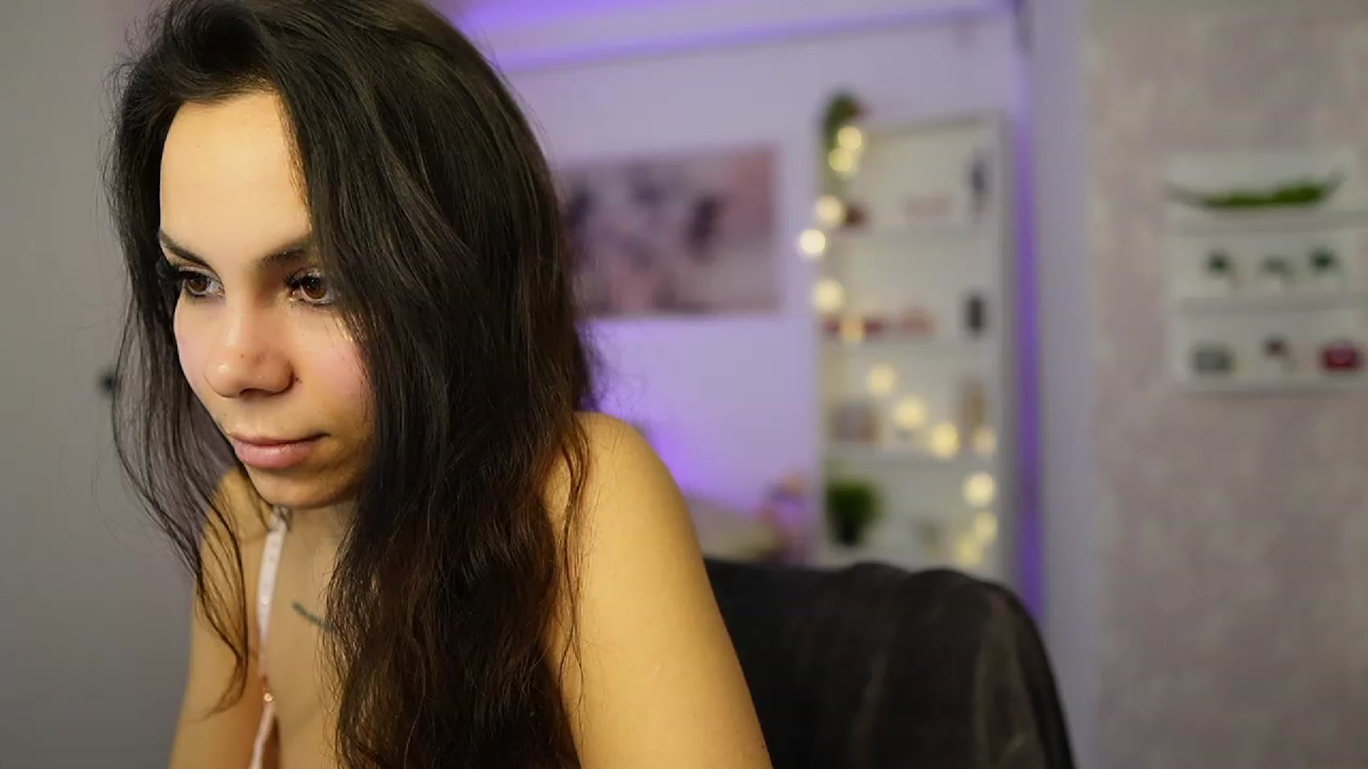 Gallery image thumbnail from Kyra_Angel's myfreecams stream on, 02/20/2024, 20:59 image 18 of 20
