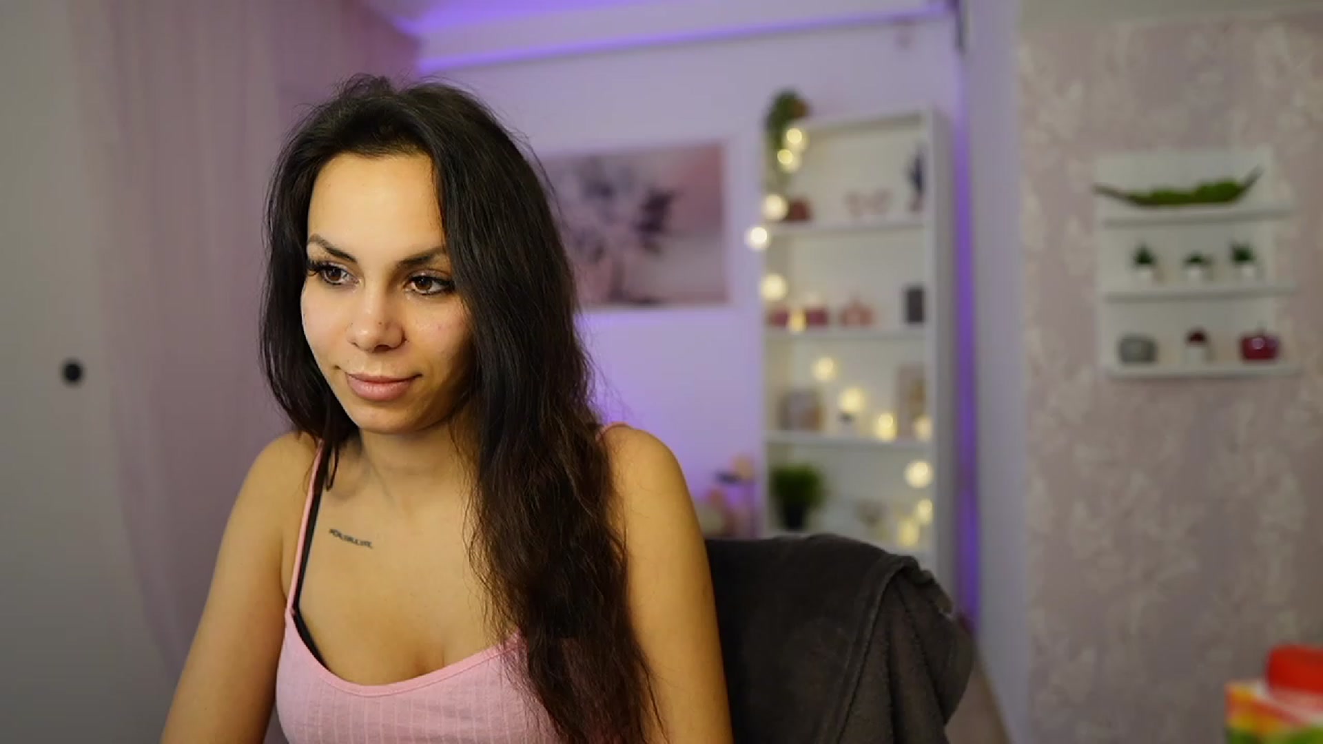 Gallery image thumbnail from Kyra_Angel's myfreecams stream on, 02/20/2024, 23:45 image 13 of 20