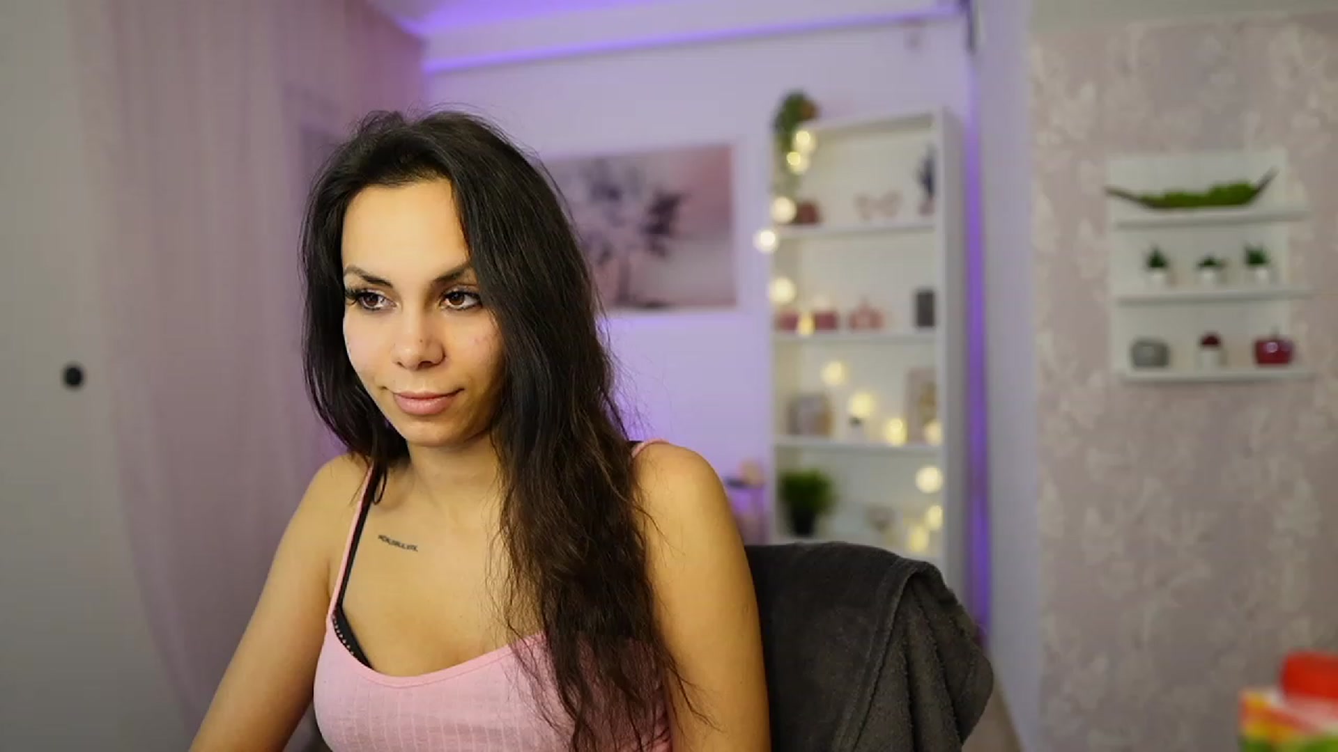 Gallery image thumbnail from Kyra_Angel's myfreecams stream on, 02/20/2024, 23:45 image 10 of 20