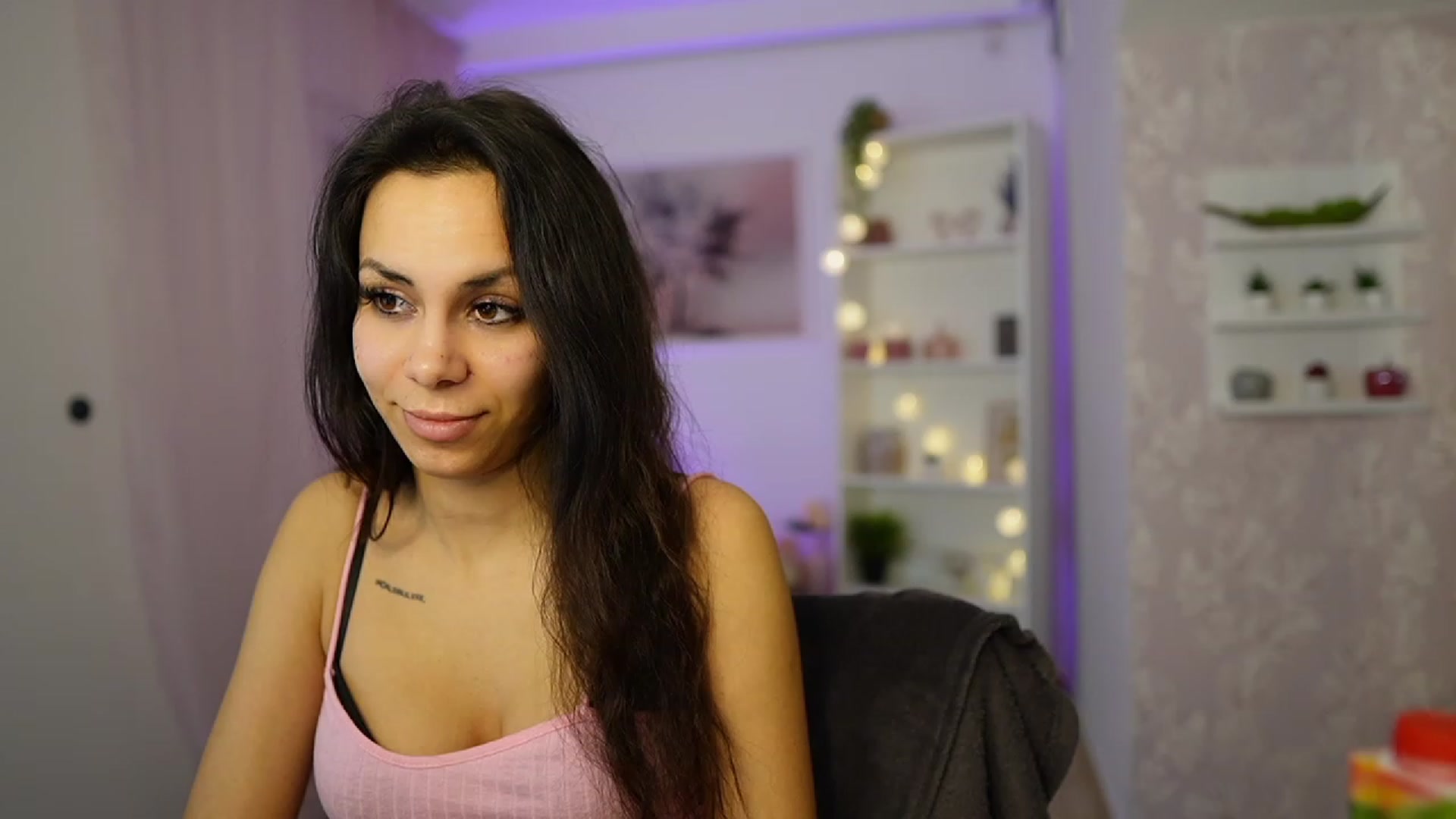 Gallery image thumbnail from Kyra_Angel's myfreecams stream on, 02/20/2024, 23:45 image 14 of 20