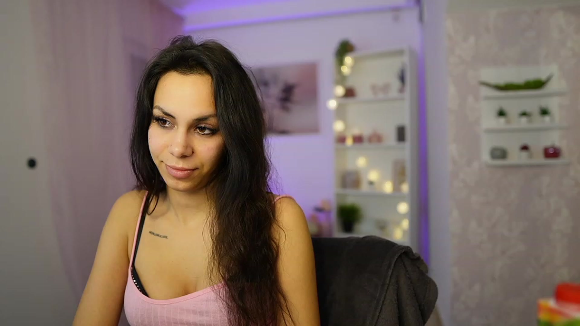 Gallery image thumbnail from Kyra_Angel's myfreecams stream on, 02/20/2024, 23:45 image 16 of 20