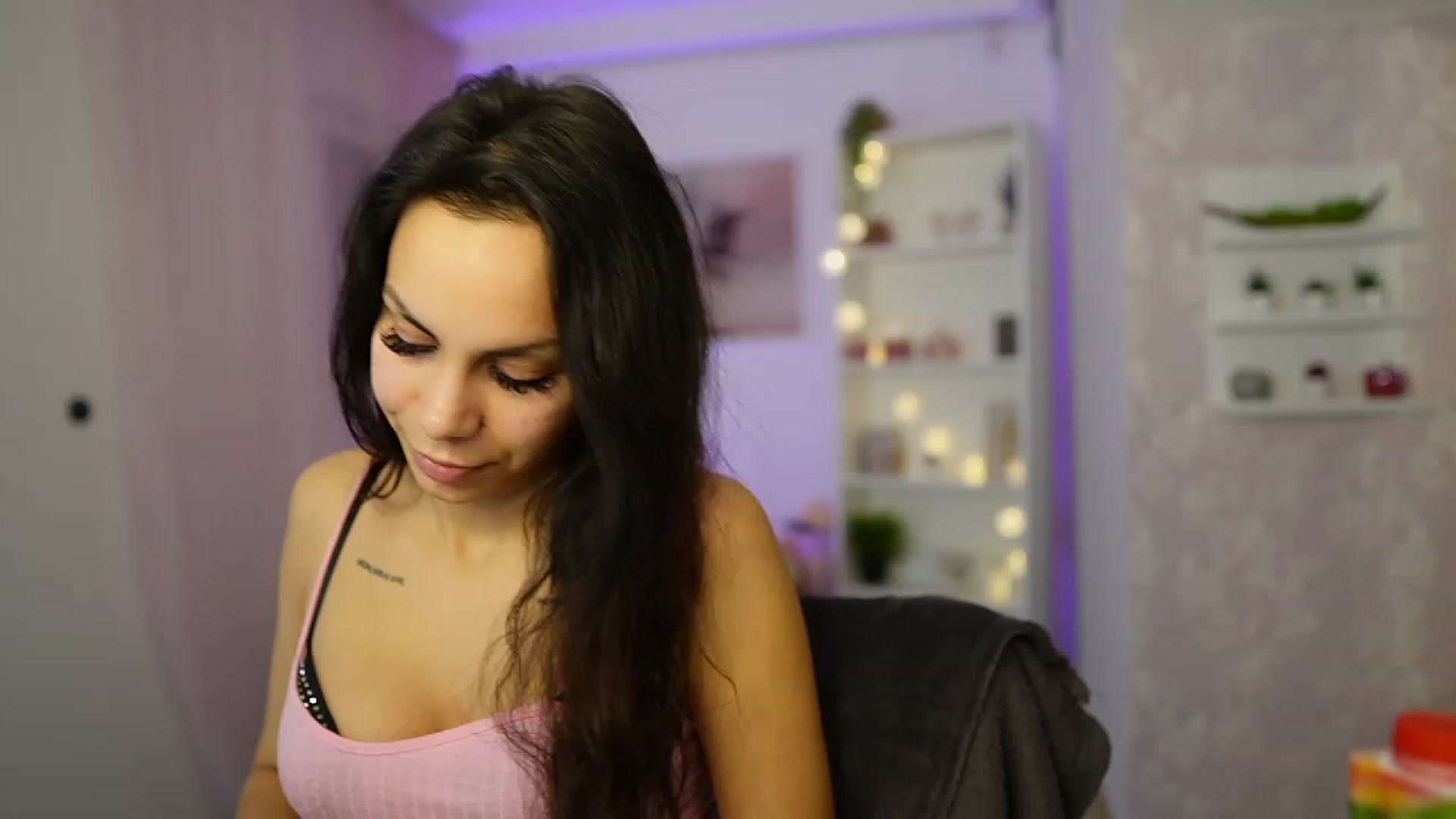 Gallery image thumbnail from Kyra_Angel's myfreecams stream on, 02/20/2024, 23:45 image 7 of 20