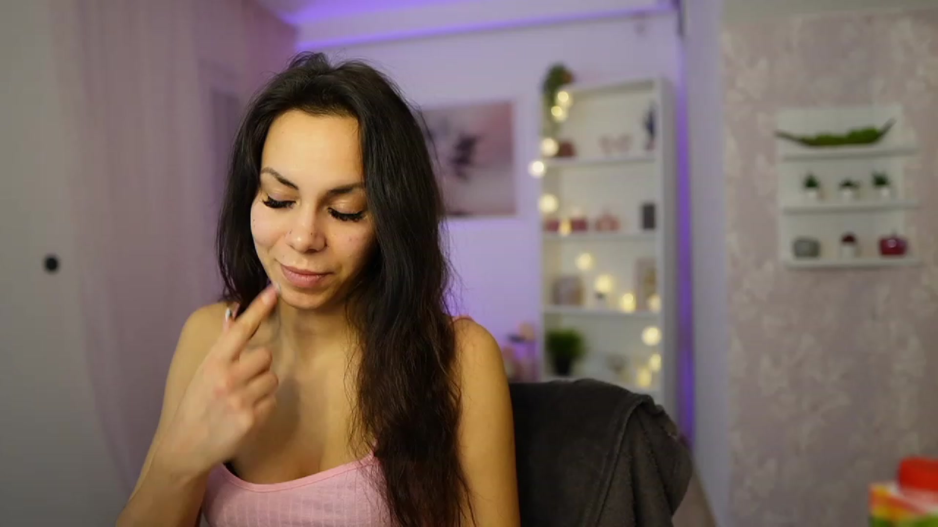 Gallery image thumbnail from Kyra_Angel's myfreecams stream on, 02/20/2024, 23:45 image 15 of 20