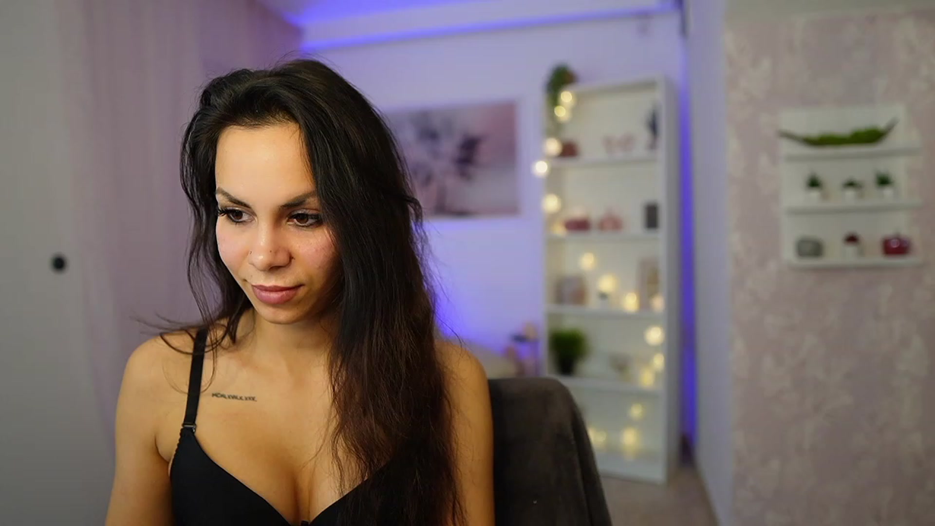 Gallery image thumbnail from Kyra_Angel's myfreecams stream on, 02/21/2024, 20:58 image 18 of 20