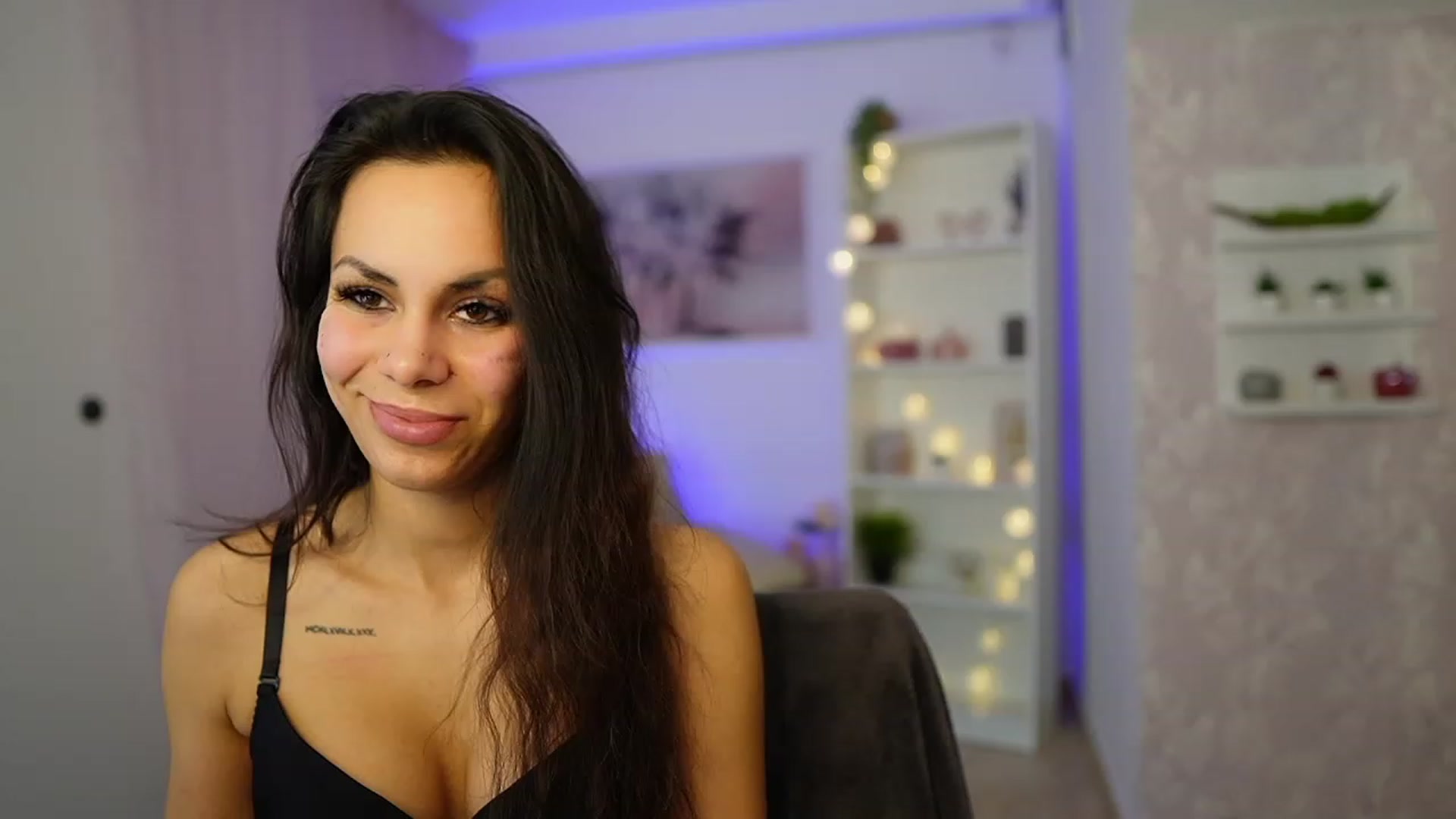 Gallery image thumbnail from Kyra_Angel's myfreecams stream on, 02/21/2024, 20:58 image 15 of 20