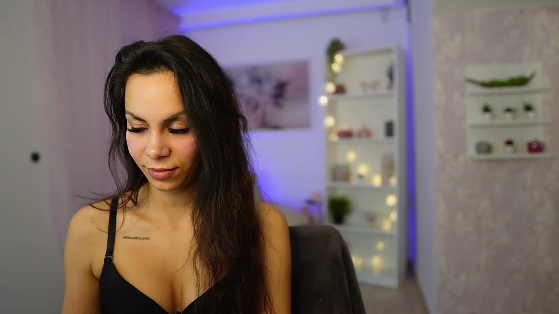 Gallery image thumbnail from Kyra_Angel's myfreecams stream on, 02/21/2024, 20:58 image 16 of 20