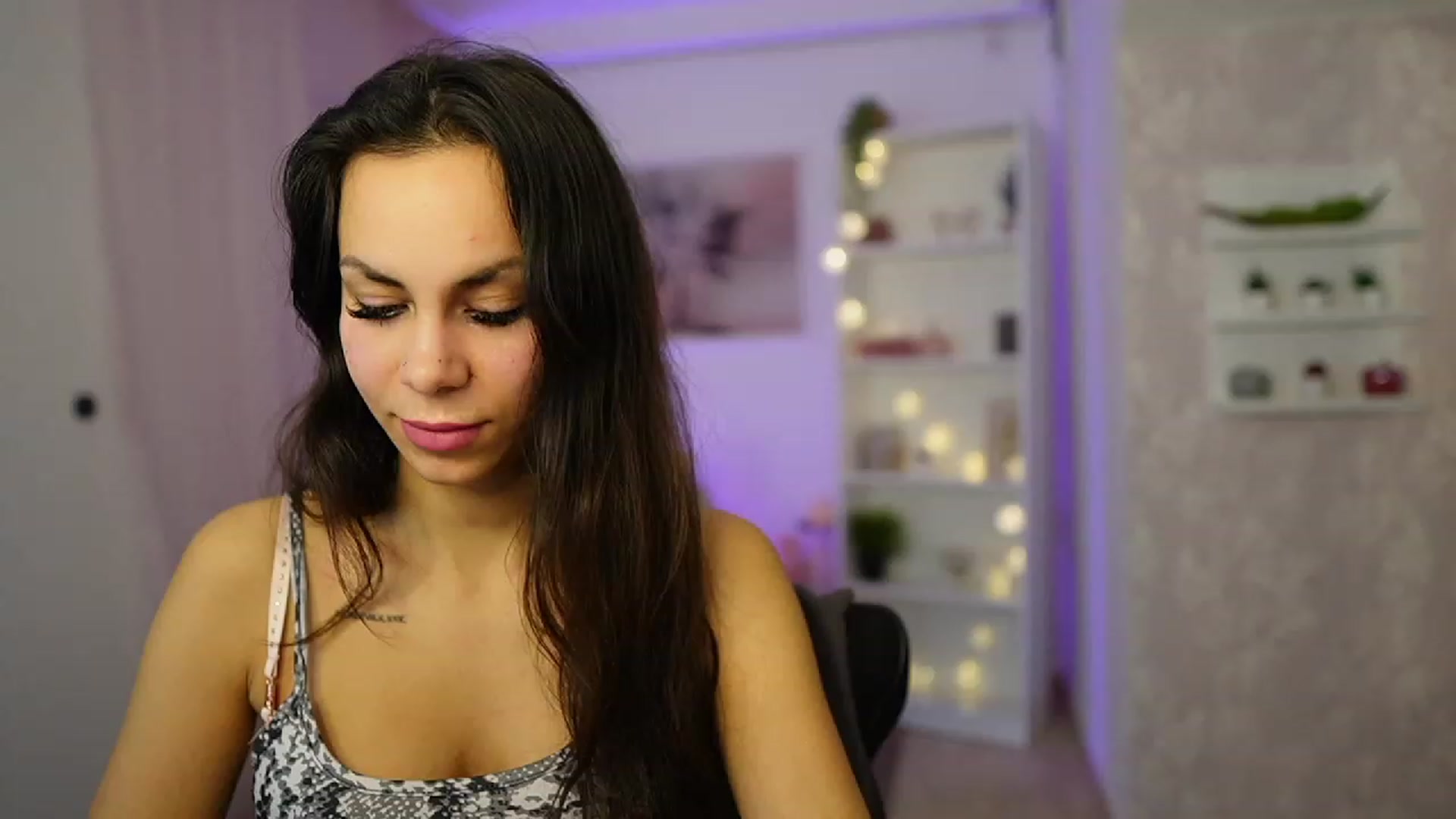 Gallery image thumbnail from Kyra_Angel's myfreecams stream on, 02/26/2024, 22:27 image 14 of 20