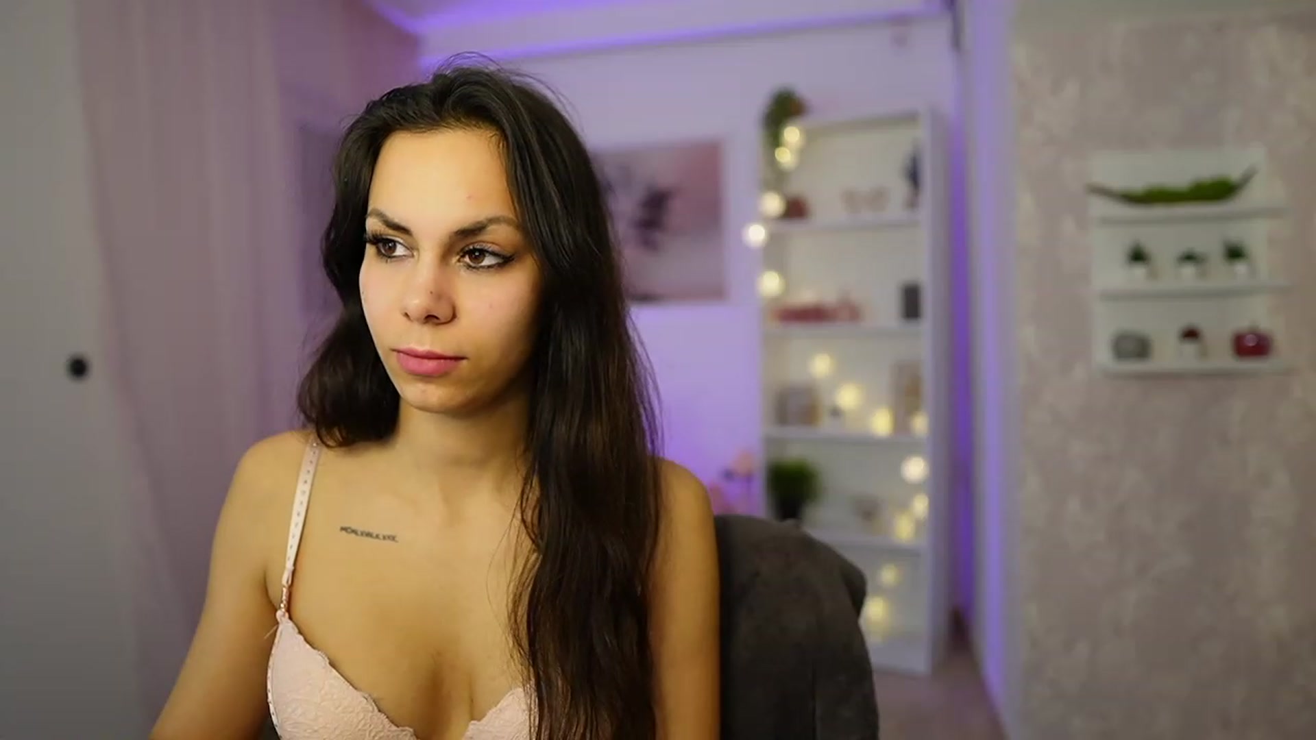 Gallery image thumbnail from Kyra_Angel's myfreecams stream on, 02/27/2024, 24:01 image 12 of 20
