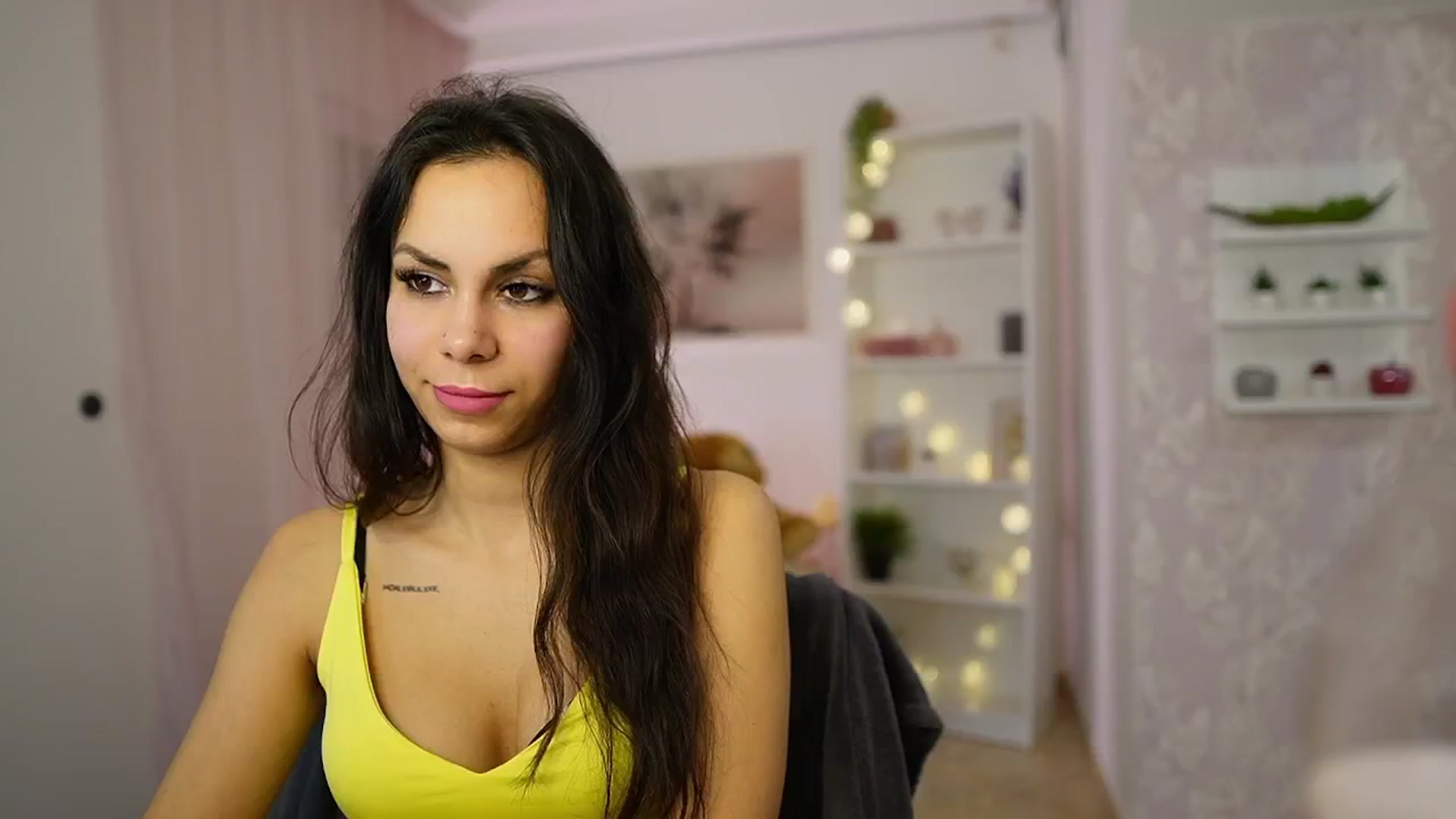 Gallery image thumbnail from Kyra_Angel's myfreecams stream on, 03/01/2024, 20:38 image 16 of 20