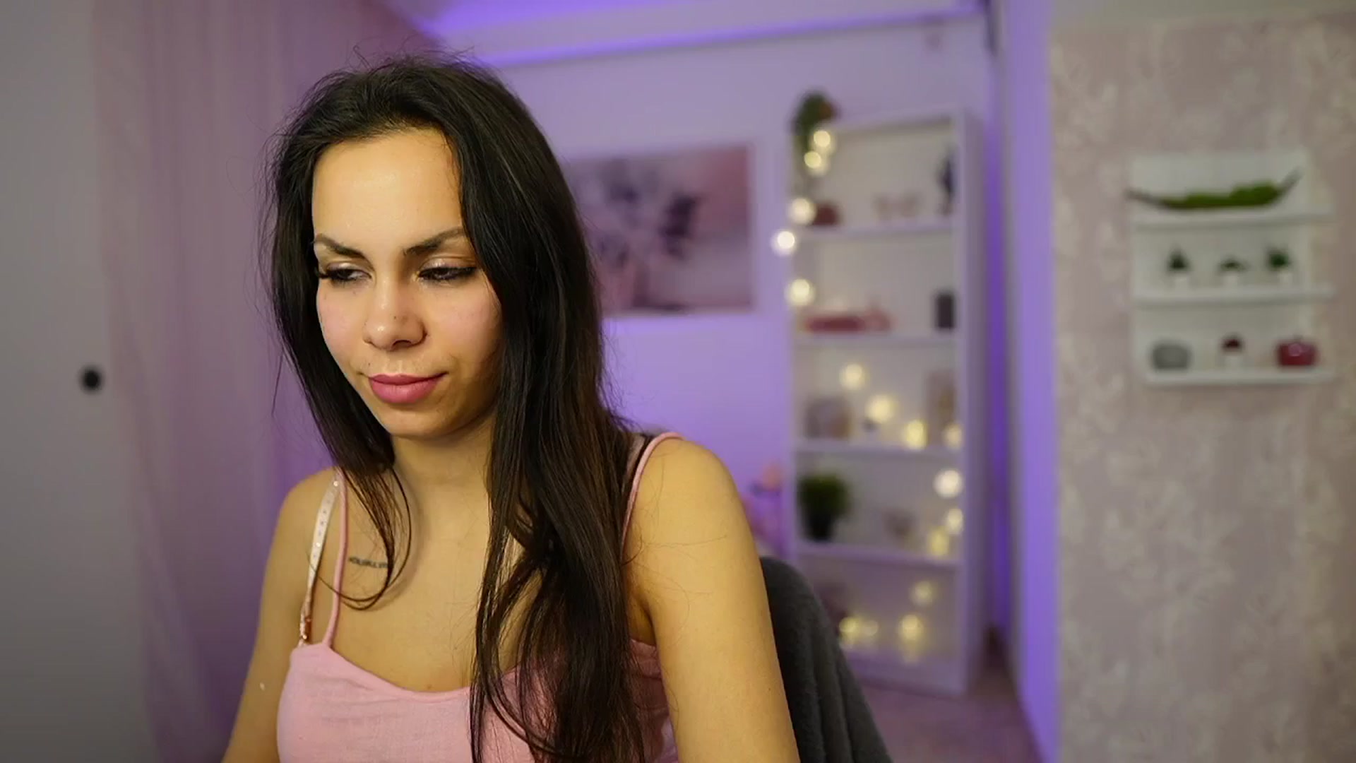 Gallery image thumbnail from Kyra_Angel's myfreecams stream on, 03/04/2024, 21:04 image 18 of 20