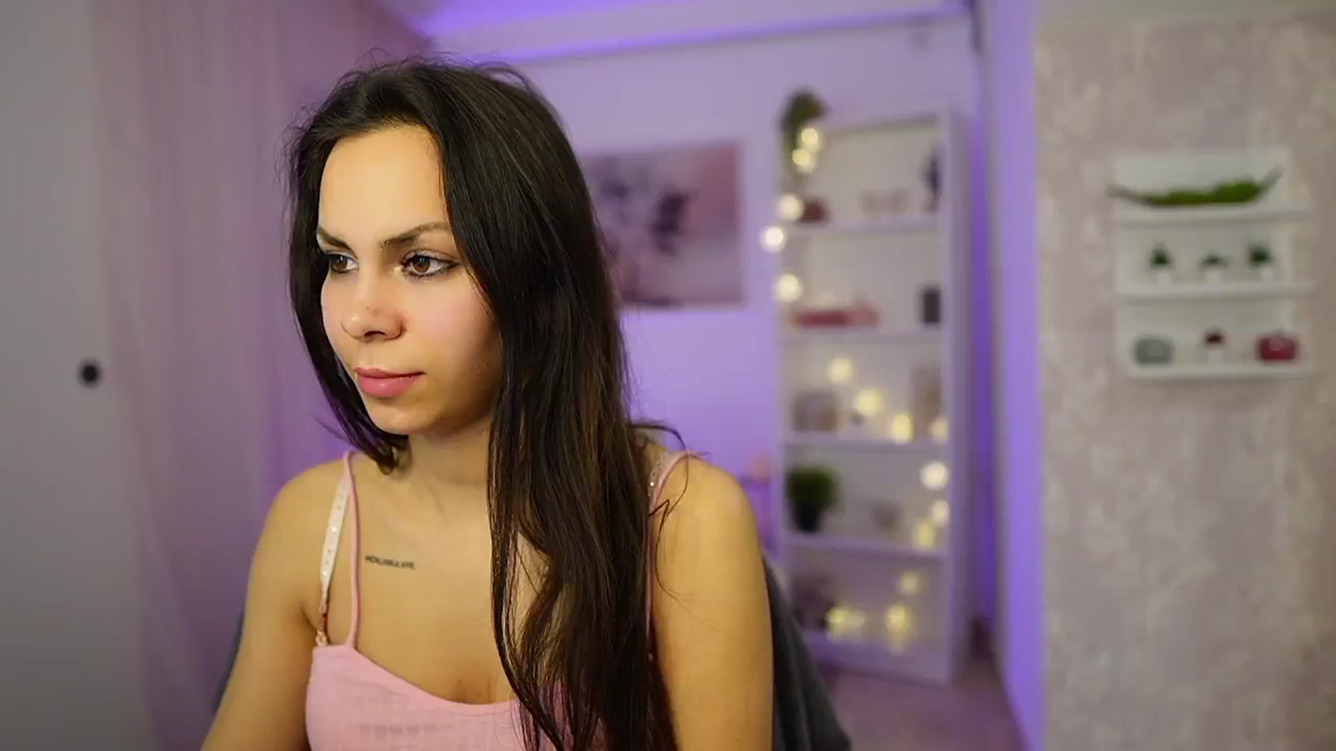 Gallery image thumbnail from Kyra_Angel's myfreecams stream on, 03/04/2024, 21:04 image 1 of 20