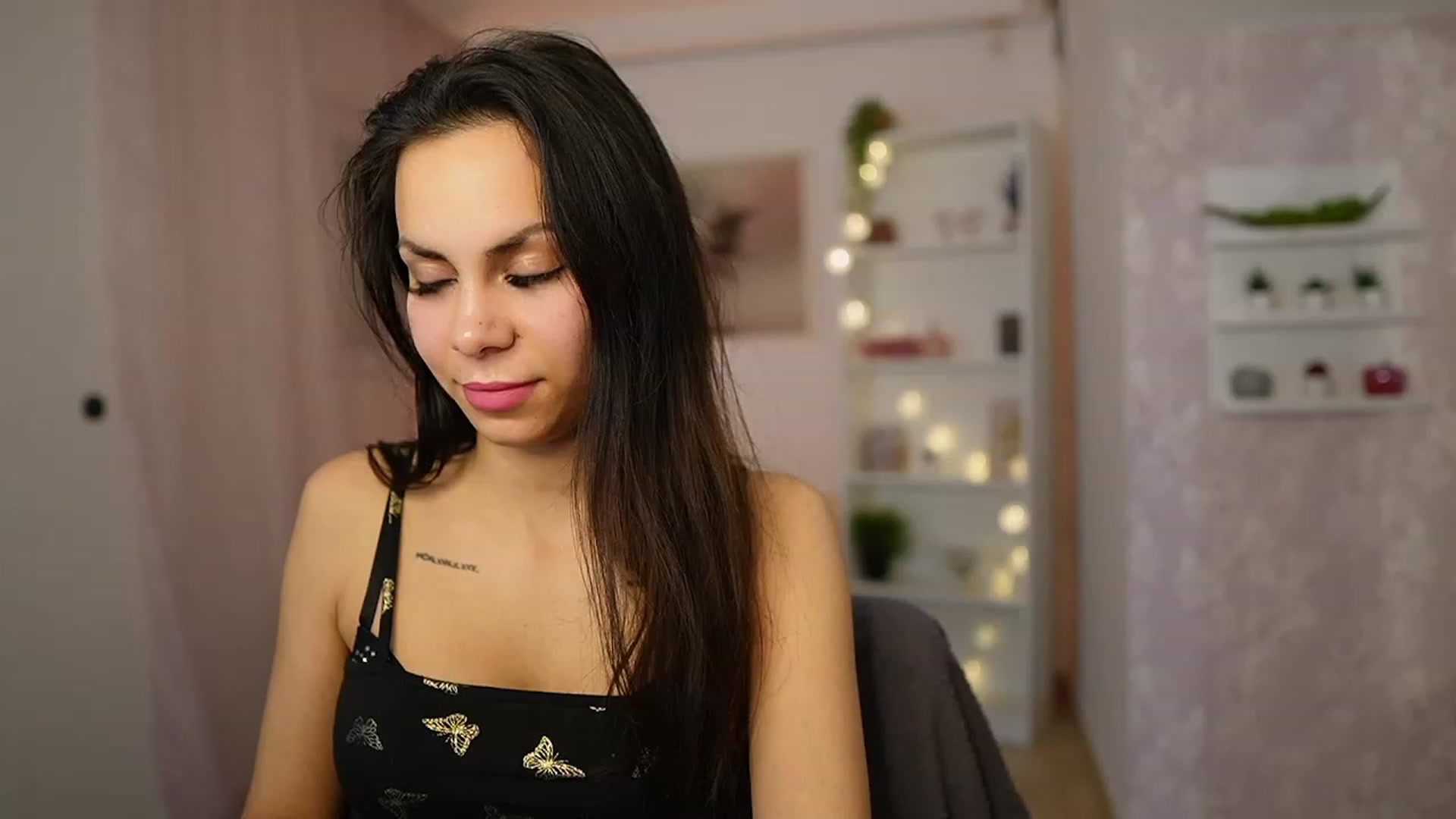 Gallery image thumbnail from Kyra_Angel's myfreecams stream on, 03/05/2024, 20:48 image 15 of 20