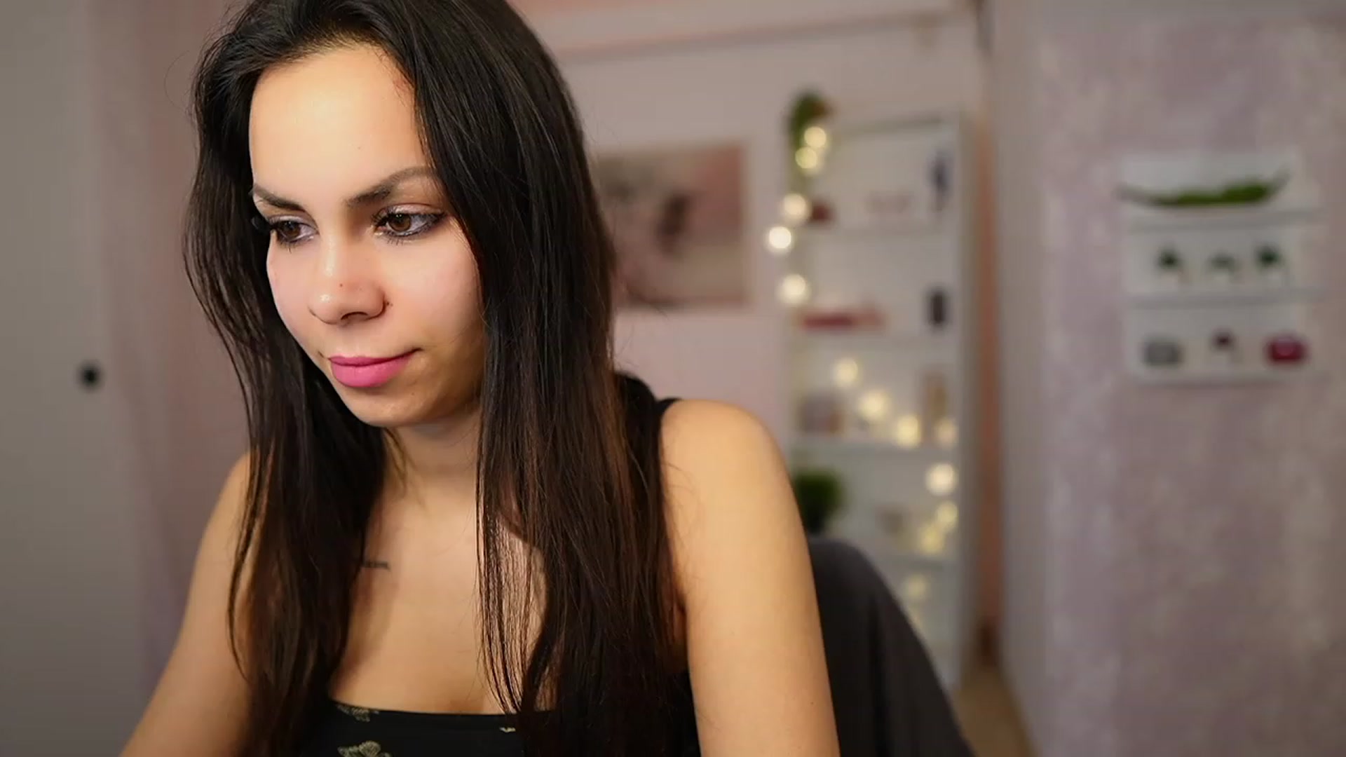 Gallery image thumbnail from Kyra_Angel's myfreecams stream on, 03/05/2024, 20:48 image 1 of 20
