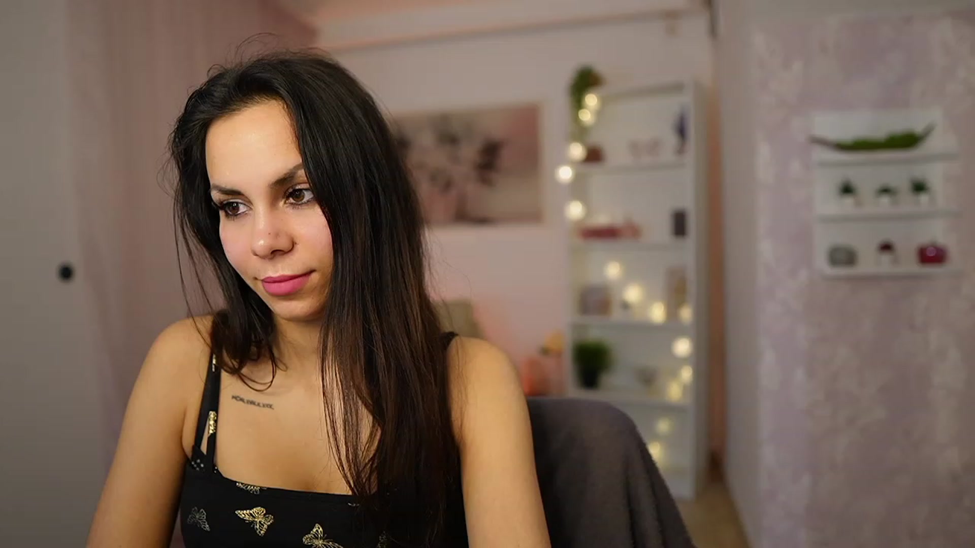 Gallery image thumbnail from Kyra_Angel's myfreecams stream on, 03/05/2024, 20:48 image 10 of 20