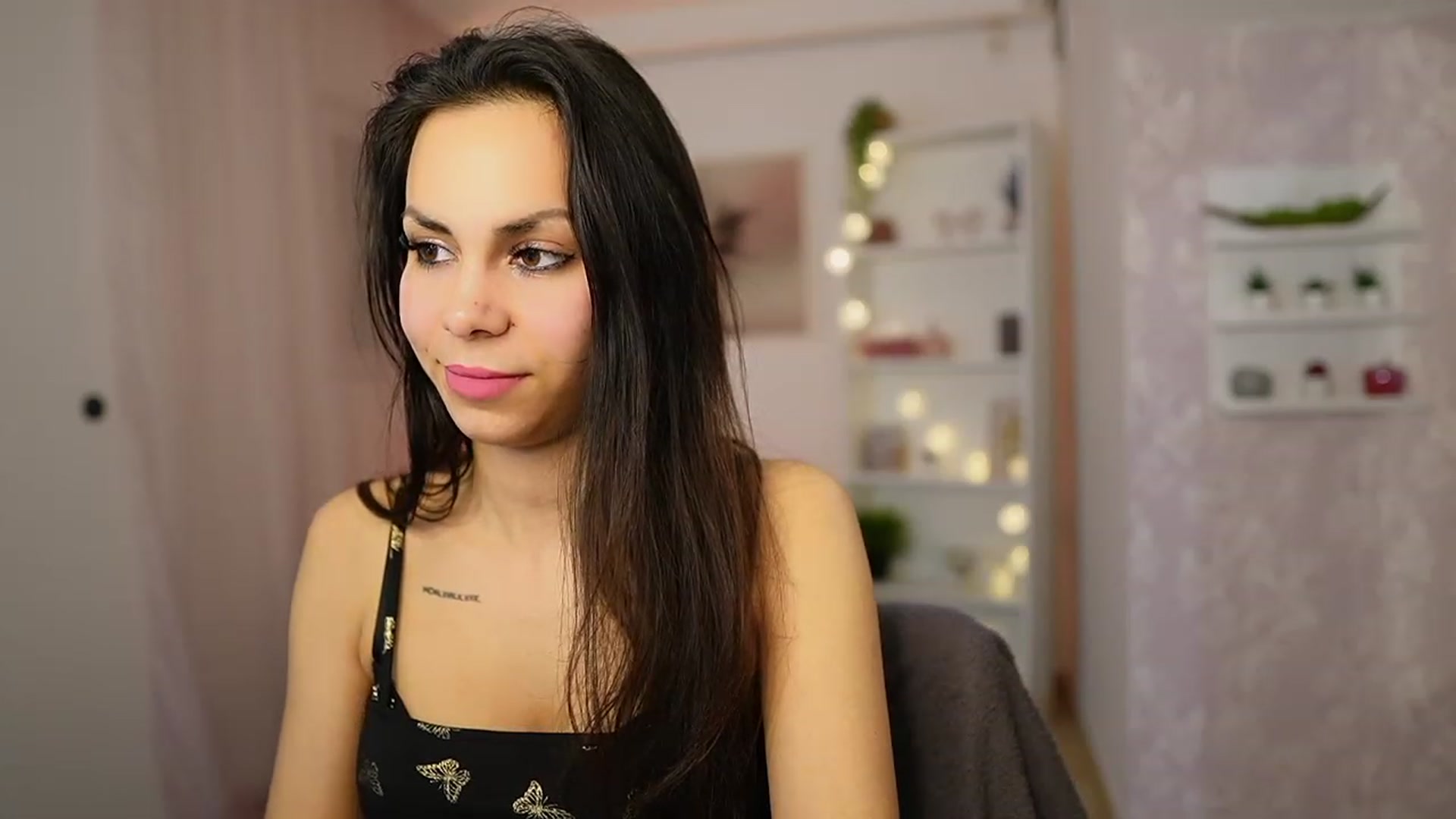 Gallery image thumbnail from Kyra_Angel's myfreecams stream on, 03/05/2024, 20:48 image 18 of 20