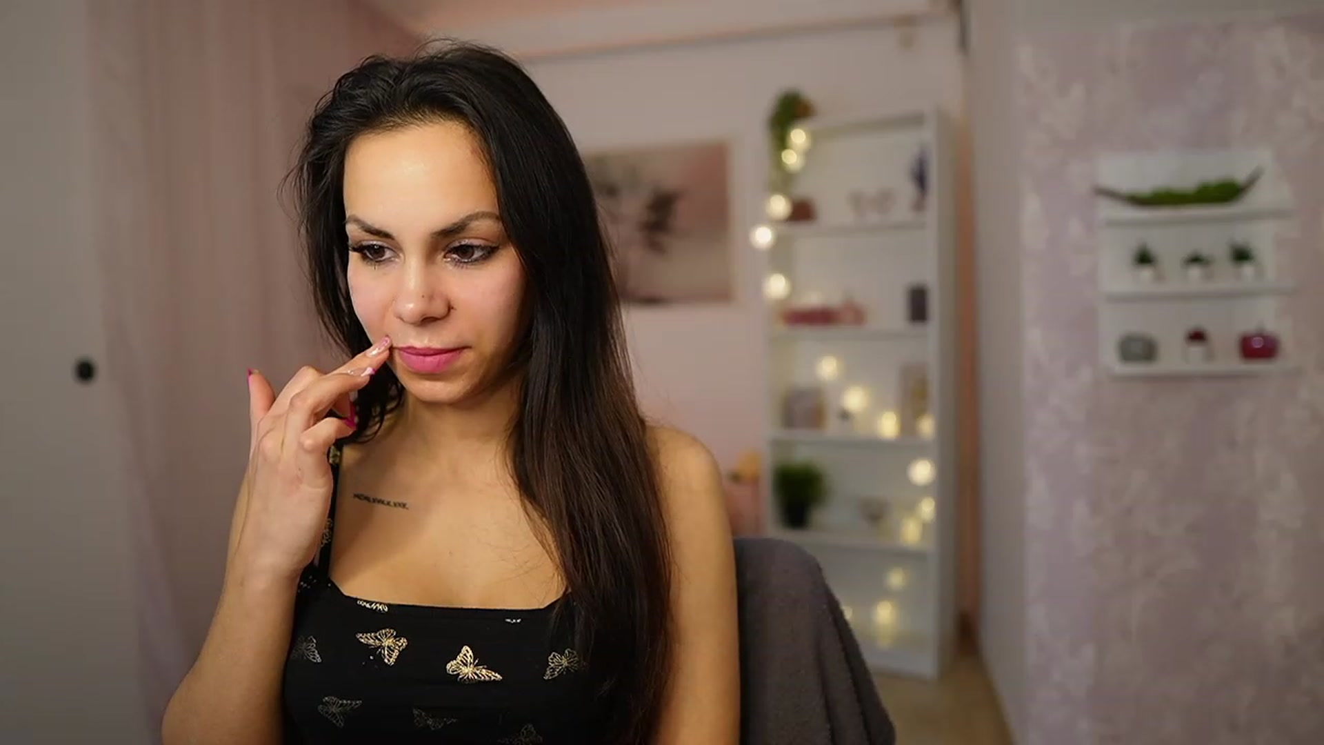 Gallery image thumbnail from Kyra_Angel's myfreecams stream on, 03/05/2024, 20:48 image 16 of 20