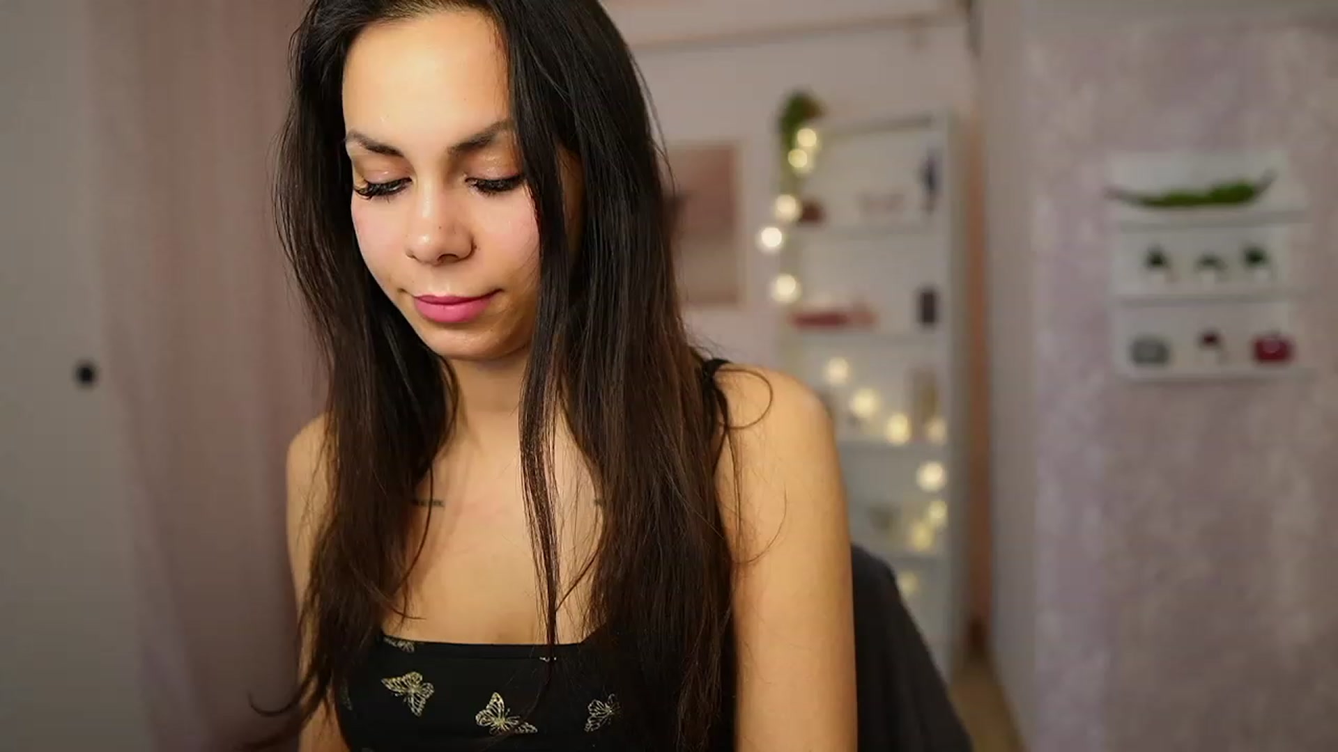 Gallery image thumbnail from Kyra_Angel's myfreecams stream on, 03/05/2024, 21:06 image 14 of 20