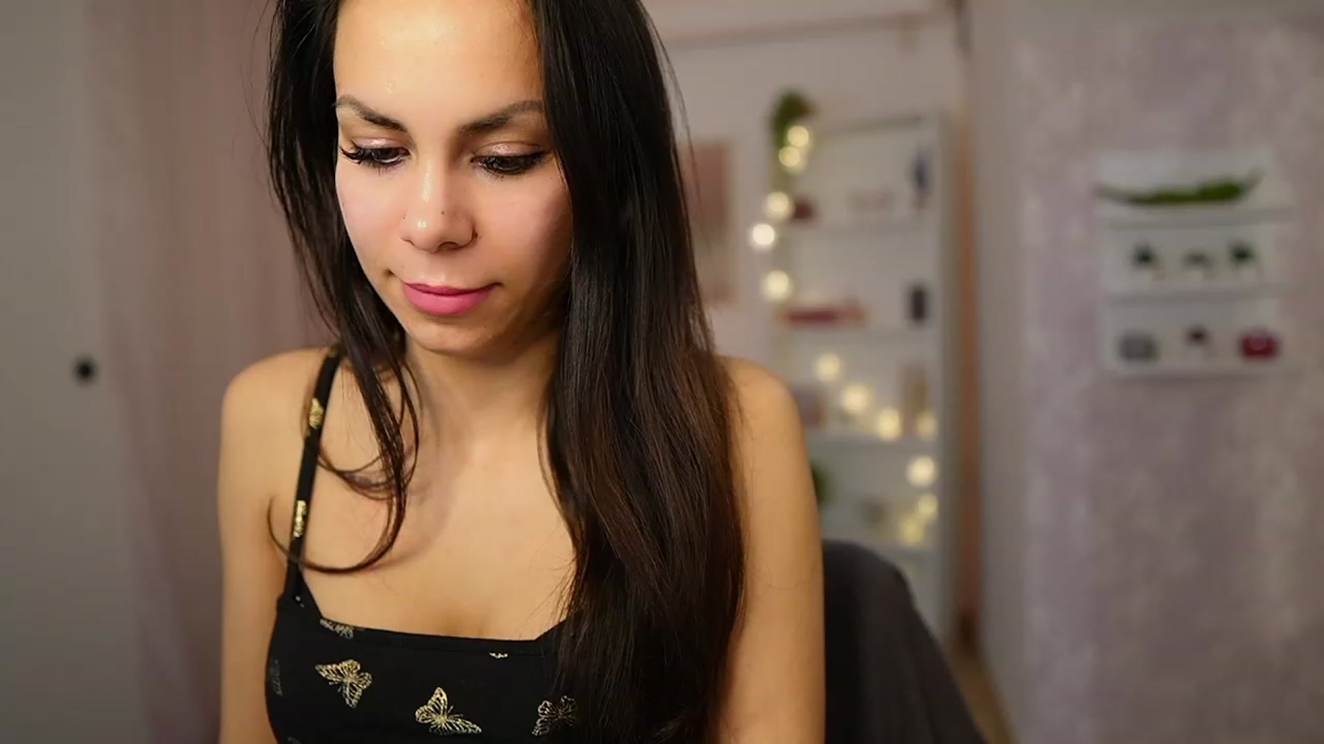 Gallery image thumbnail from Kyra_Angel's myfreecams stream on, 03/05/2024, 21:06 image 2 of 20