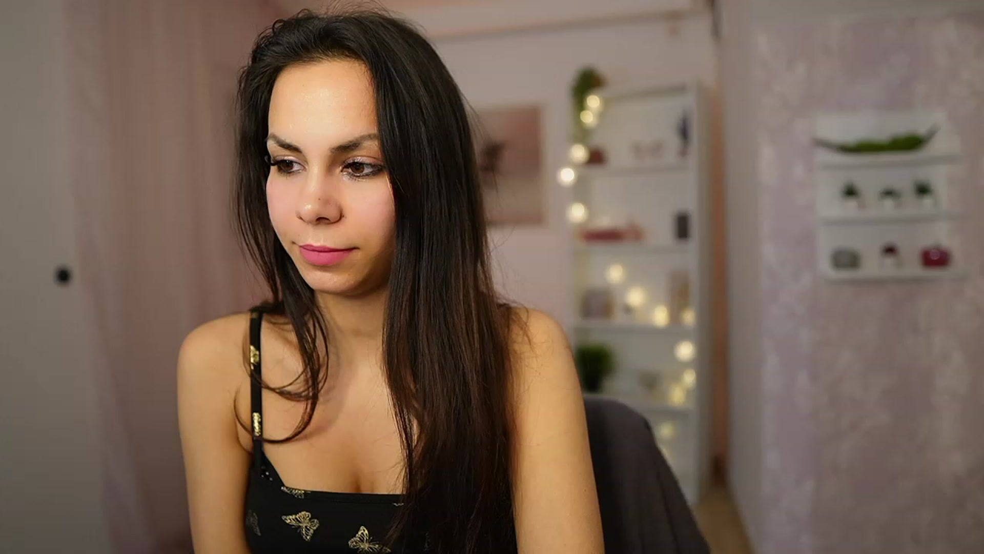 Gallery image thumbnail from Kyra_Angel's myfreecams stream on, 03/05/2024, 21:06 image 1 of 20