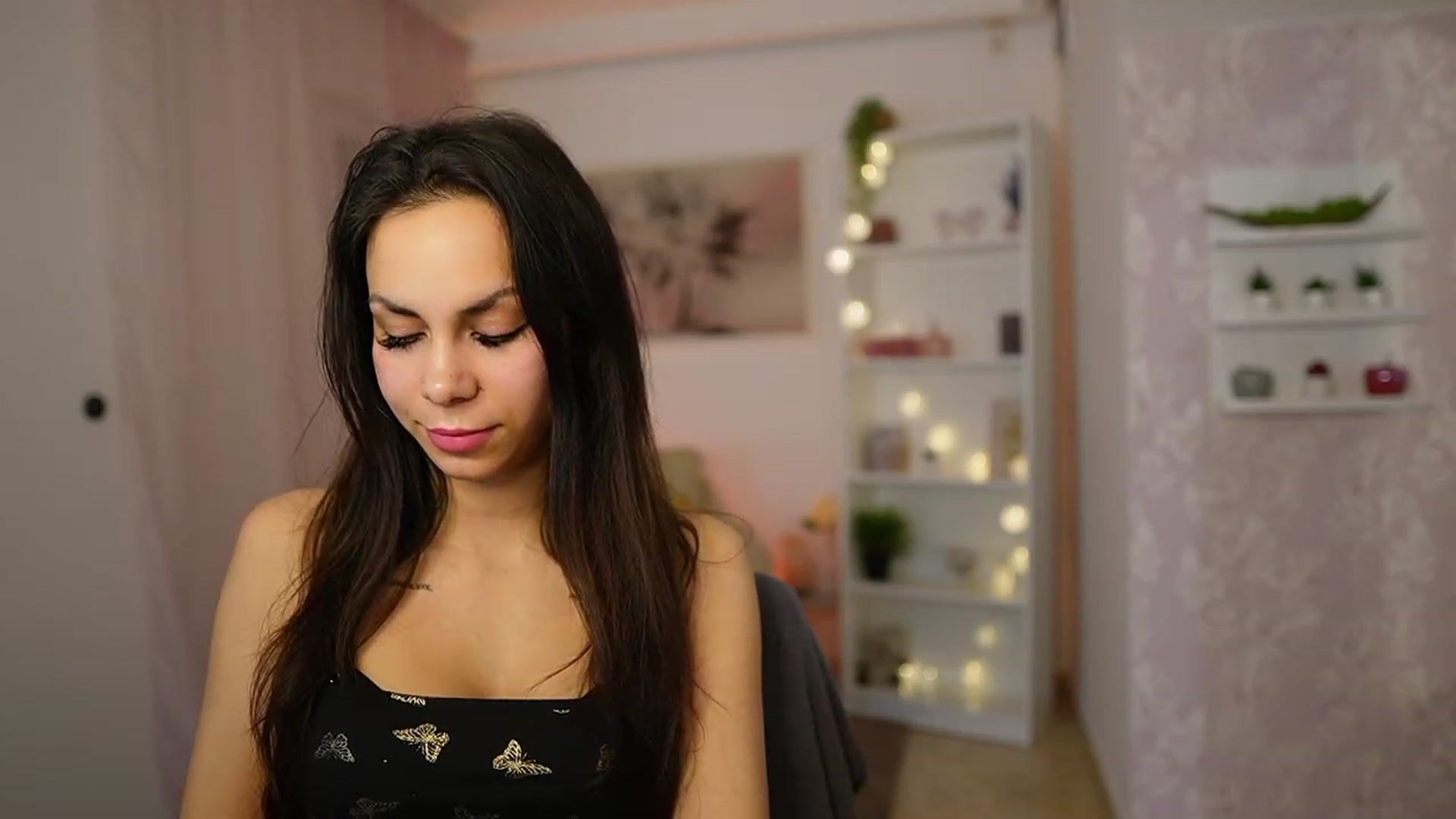 Gallery image thumbnail from Kyra_Angel's myfreecams stream on, 03/05/2024, 21:06 image 20 of 20