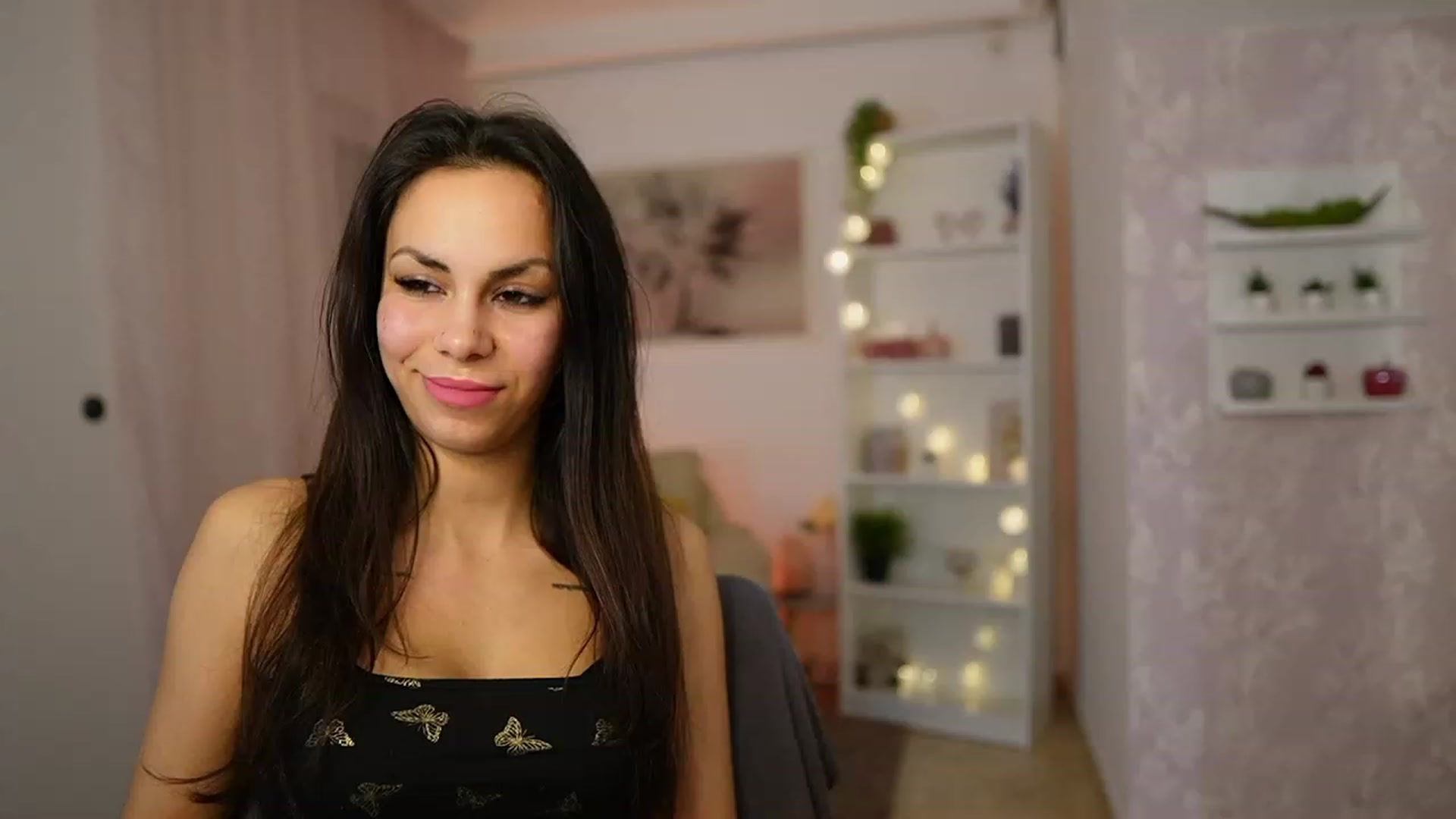 Gallery image thumbnail from Kyra_Angel's myfreecams stream on, 03/05/2024, 21:06 image 12 of 20