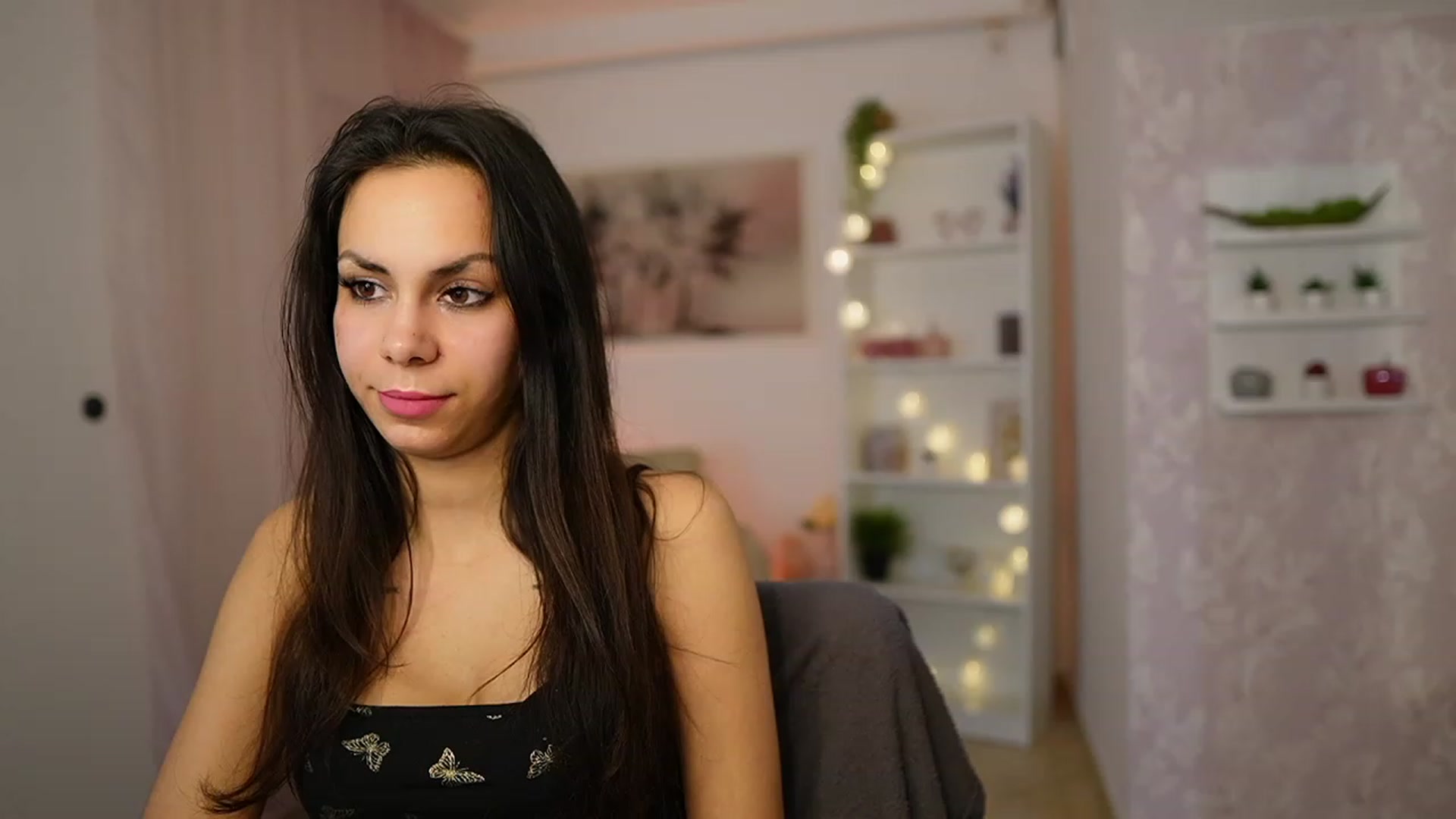 Gallery image thumbnail from Kyra_Angel's myfreecams stream on, 03/05/2024, 21:06 image 18 of 20