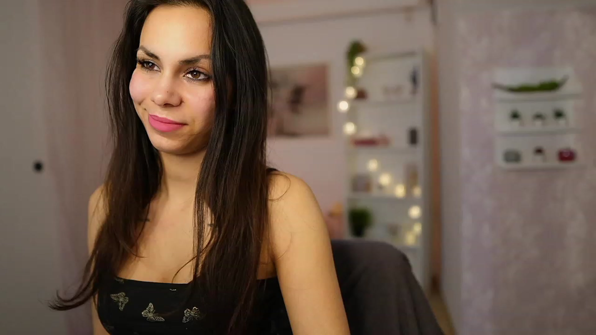 Gallery image thumbnail from Kyra_Angel's myfreecams stream on, 03/05/2024, 21:06 image 15 of 20