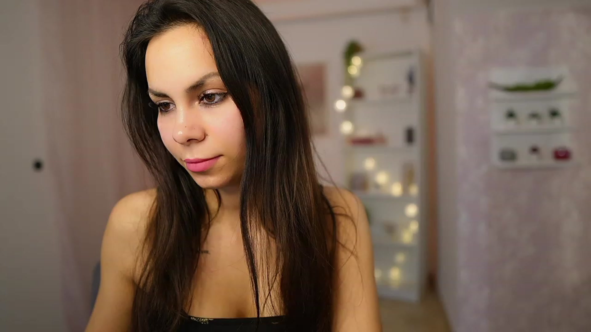 Gallery image thumbnail from Kyra_Angel's myfreecams stream on, 03/05/2024, 21:06 image 8 of 20