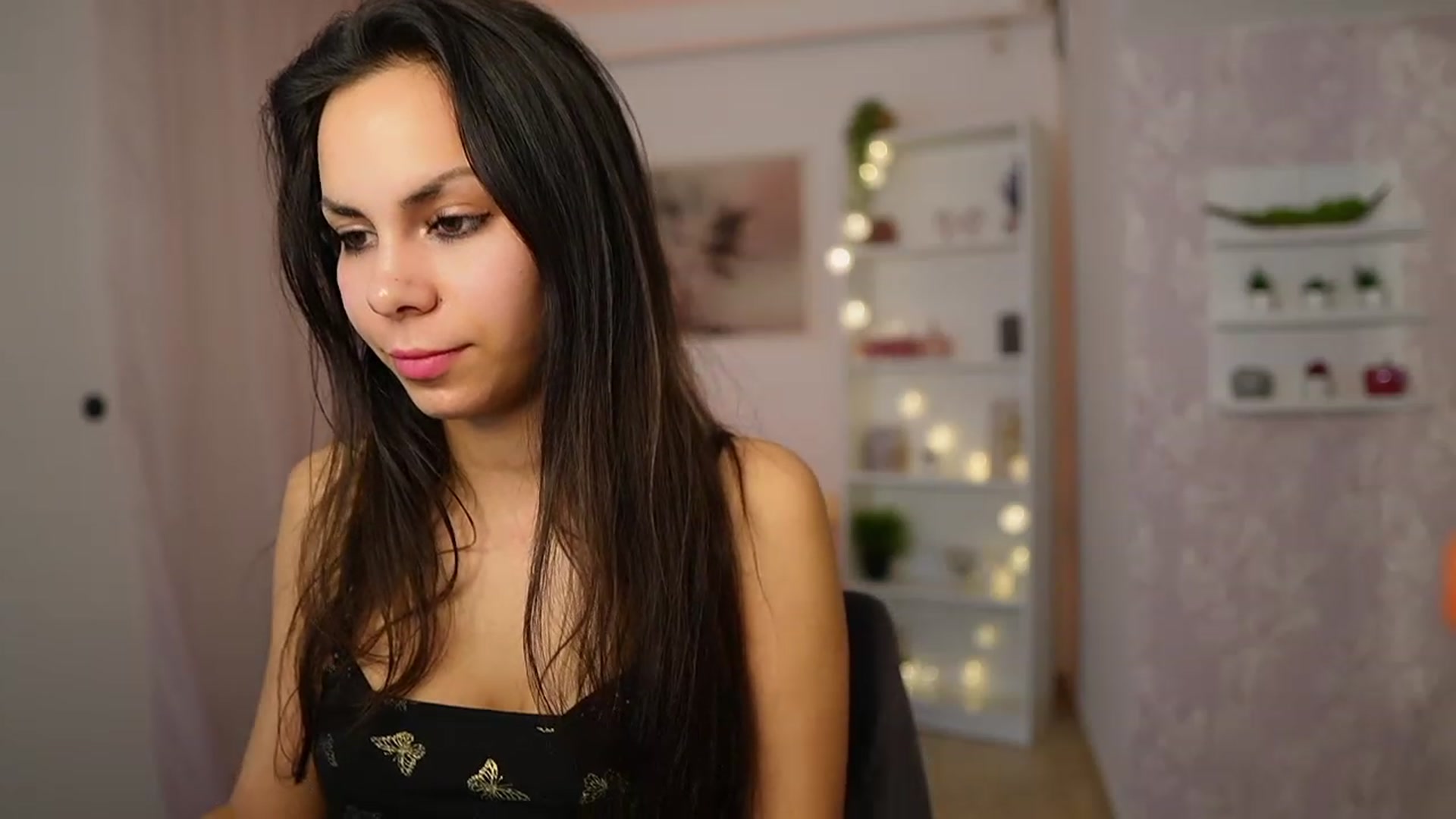Gallery image thumbnail from Kyra_Angel's myfreecams stream on, 03/05/2024, 23:12 image 10 of 20