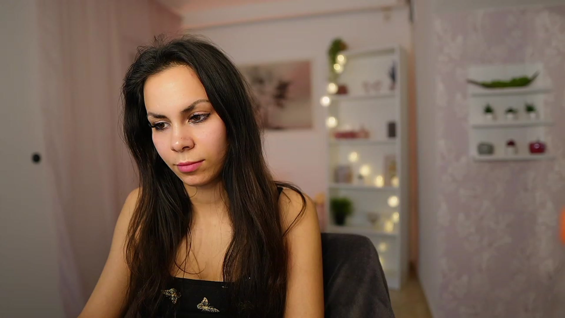 Gallery image thumbnail from Kyra_Angel's myfreecams stream on, 03/05/2024, 23:12 image 4 of 20