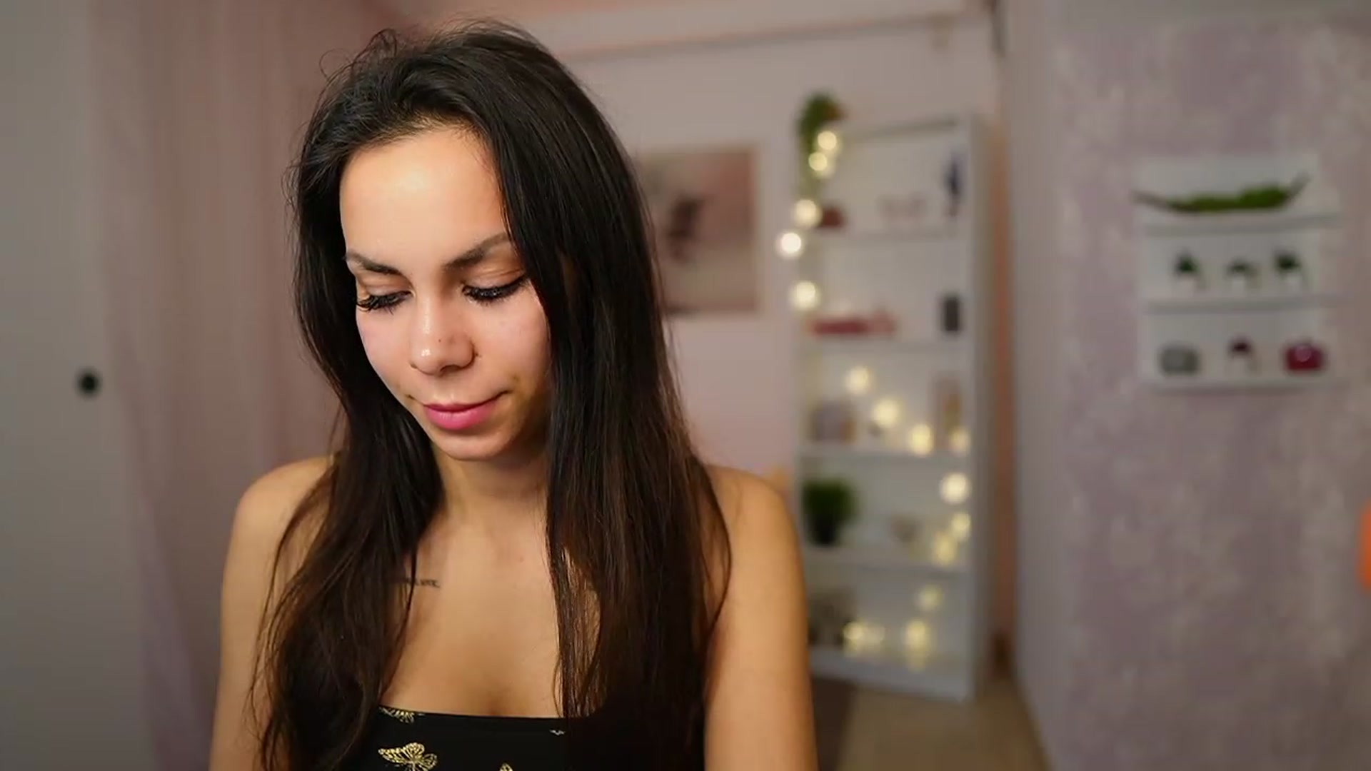 Gallery image thumbnail from Kyra_Angel's myfreecams stream on, 03/05/2024, 23:12 image 15 of 20