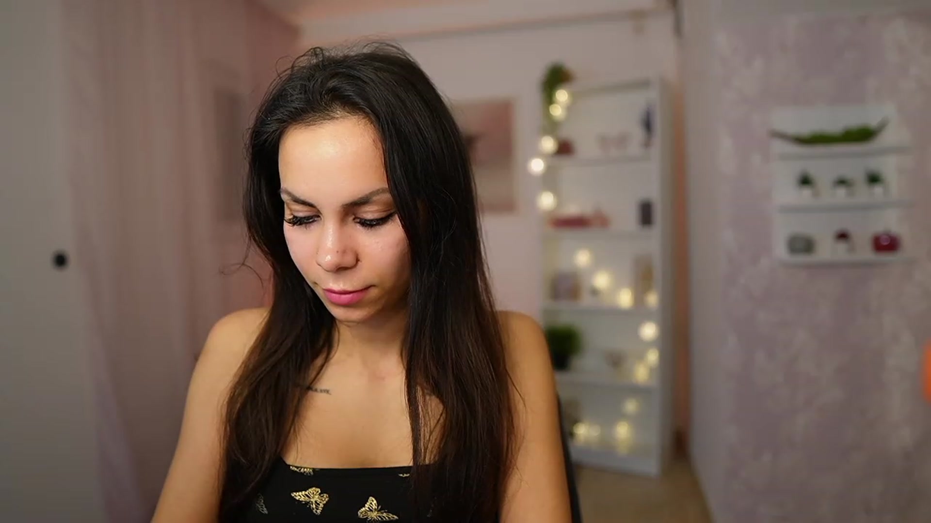 Gallery image thumbnail from Kyra_Angel's myfreecams stream on, 03/05/2024, 23:12 image 13 of 20