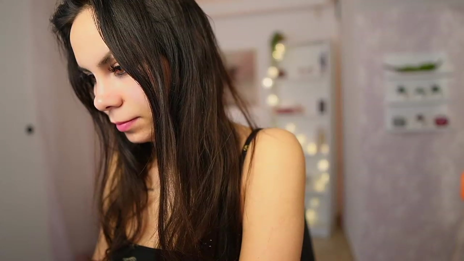 Gallery image thumbnail from Kyra_Angel's myfreecams stream on, 03/05/2024, 23:12 image 9 of 20