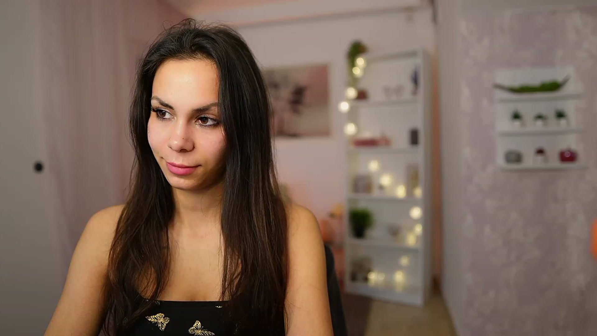 Gallery image thumbnail from Kyra_Angel's myfreecams stream on, 03/05/2024, 23:12 image 16 of 20