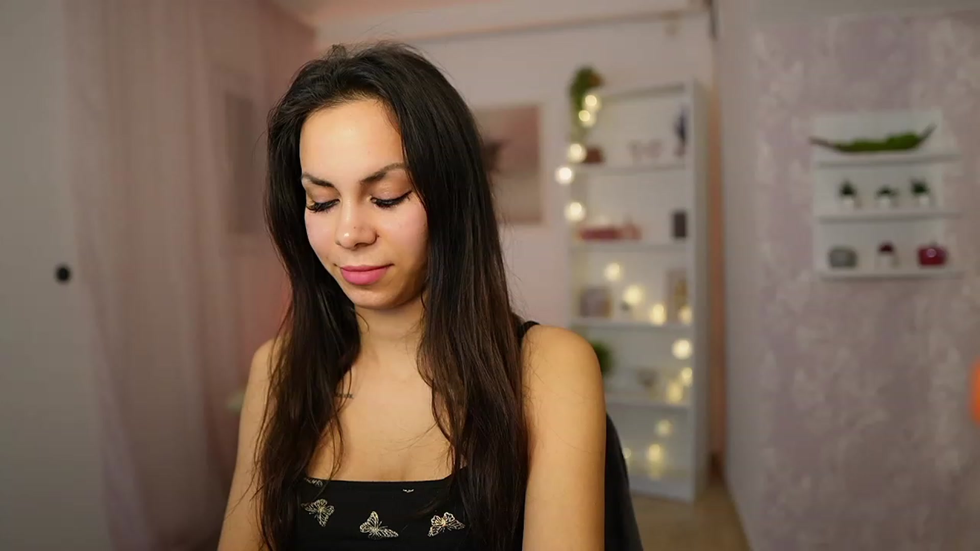Gallery image thumbnail from Kyra_Angel's myfreecams stream on, 03/05/2024, 23:12 image 1 of 20
