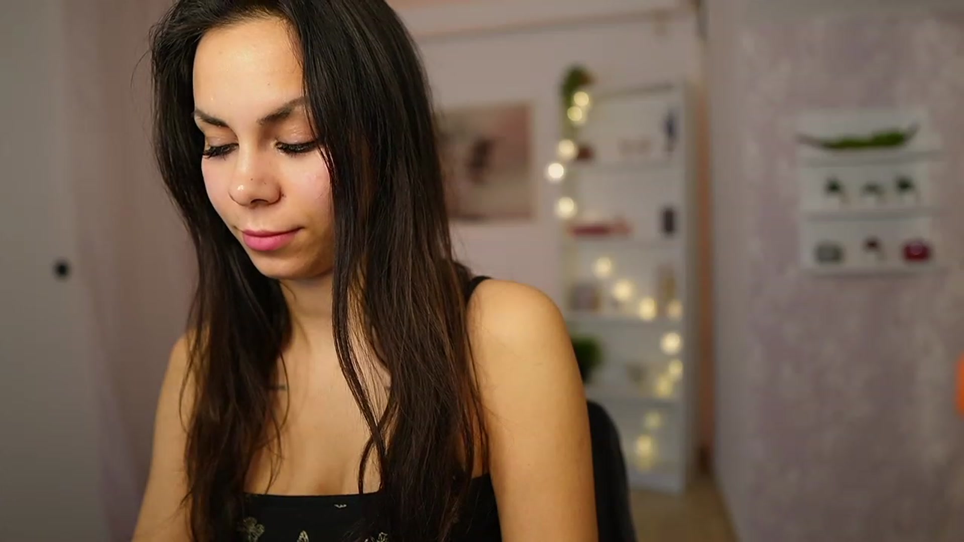 Gallery image thumbnail from Kyra_Angel's myfreecams stream on, 03/05/2024, 23:12 image 2 of 20