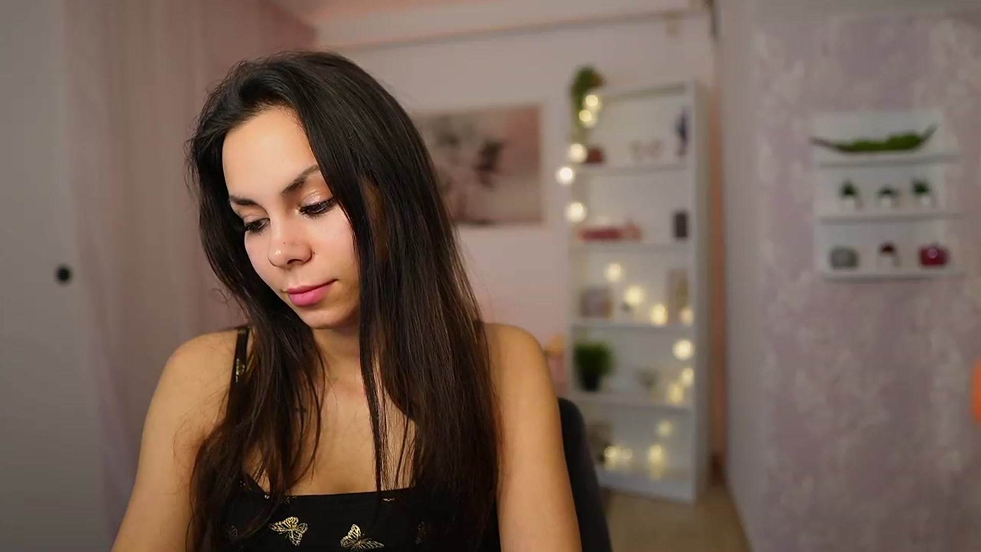 Gallery image thumbnail from Kyra_Angel's myfreecams stream on, 03/05/2024, 23:12 image 12 of 20