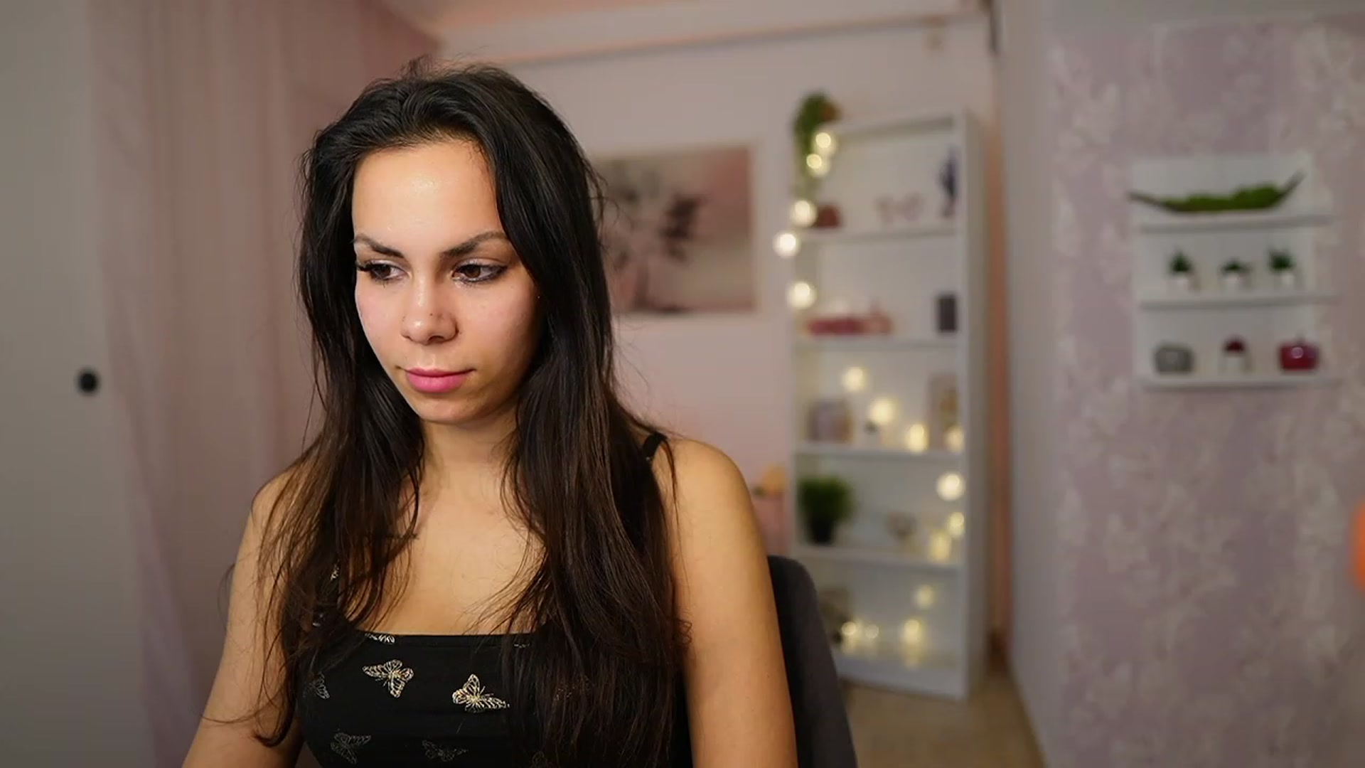 Gallery image thumbnail from Kyra_Angel's myfreecams stream on, 03/05/2024, 23:12 image 8 of 20