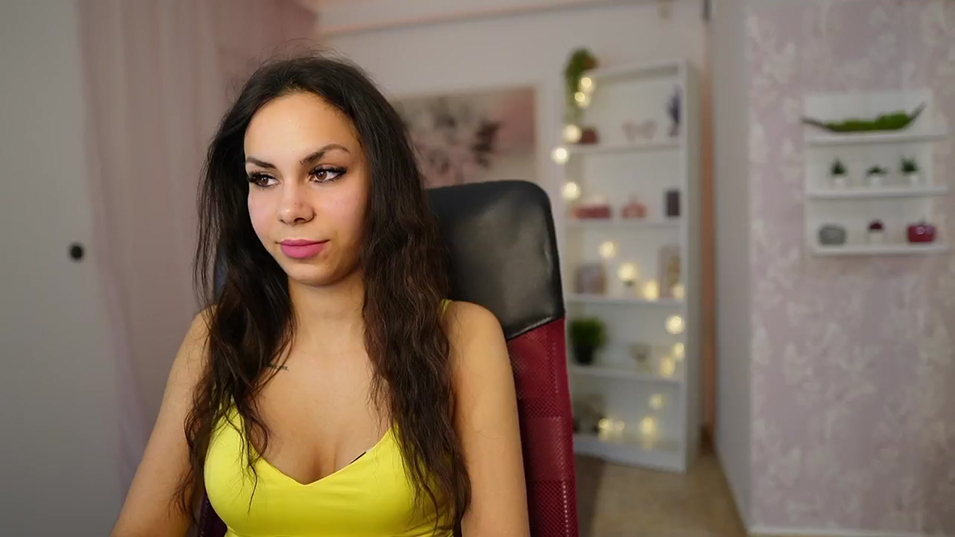 Gallery image thumbnail from Kyra_Angel's myfreecams stream on, 03/12/2024, 20:11 image 2 of 20